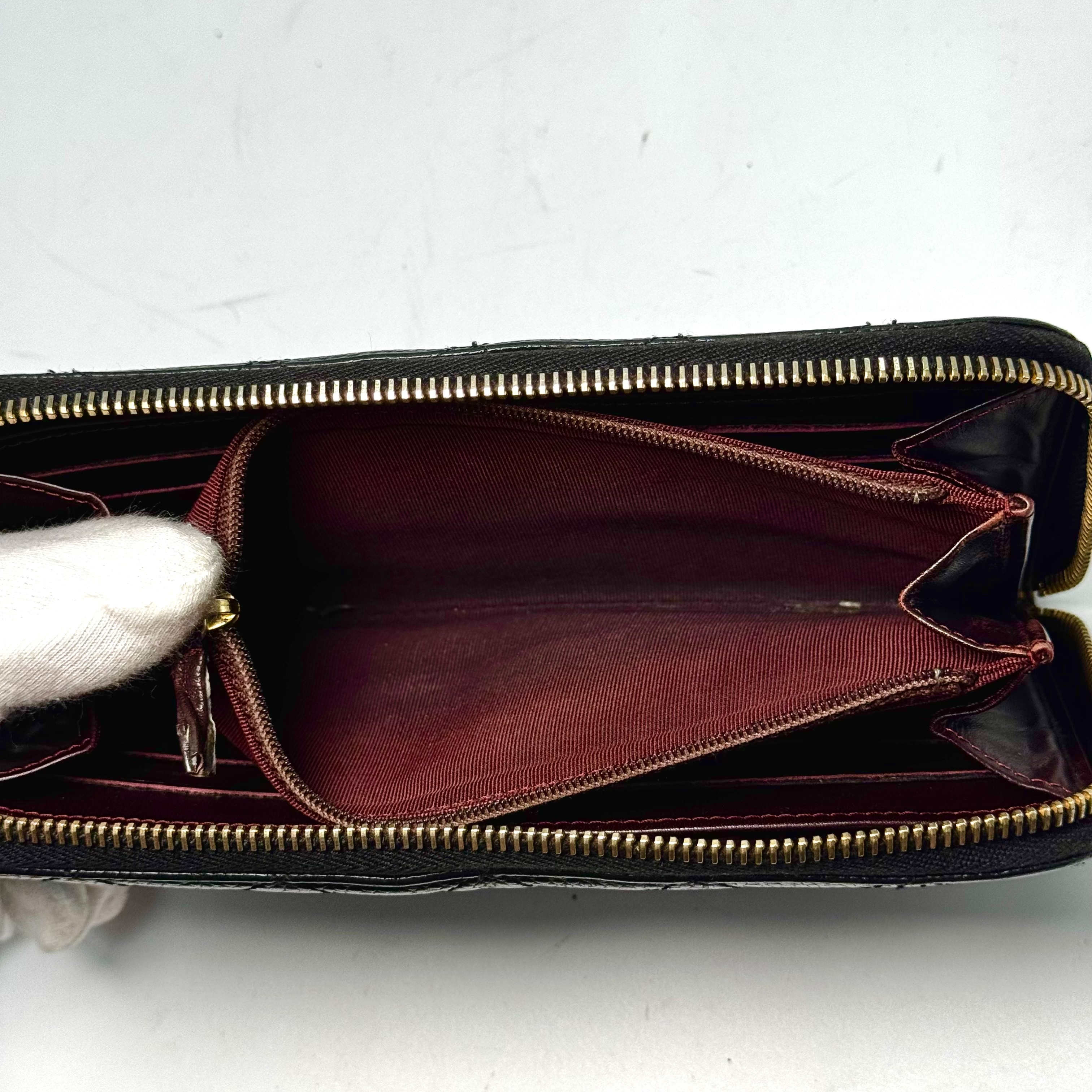 Matelassé Caviar Skin Round Zip Long Wallet, Black, 16434934, with Guarantee Card. — view 4