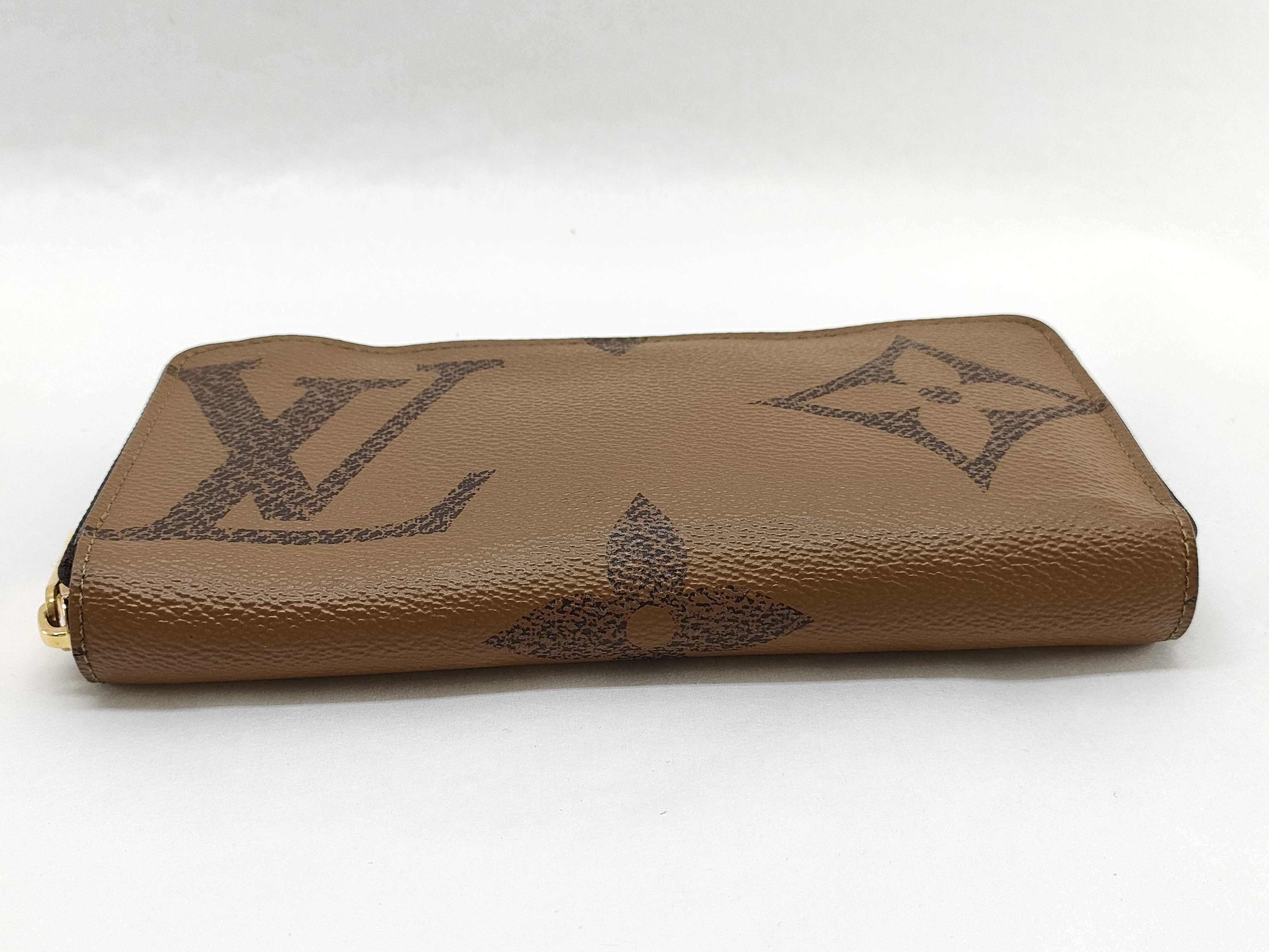 Monogram Louis Vuitton Zippy Wallet Monogram Giant M69353 Wallet — view 3