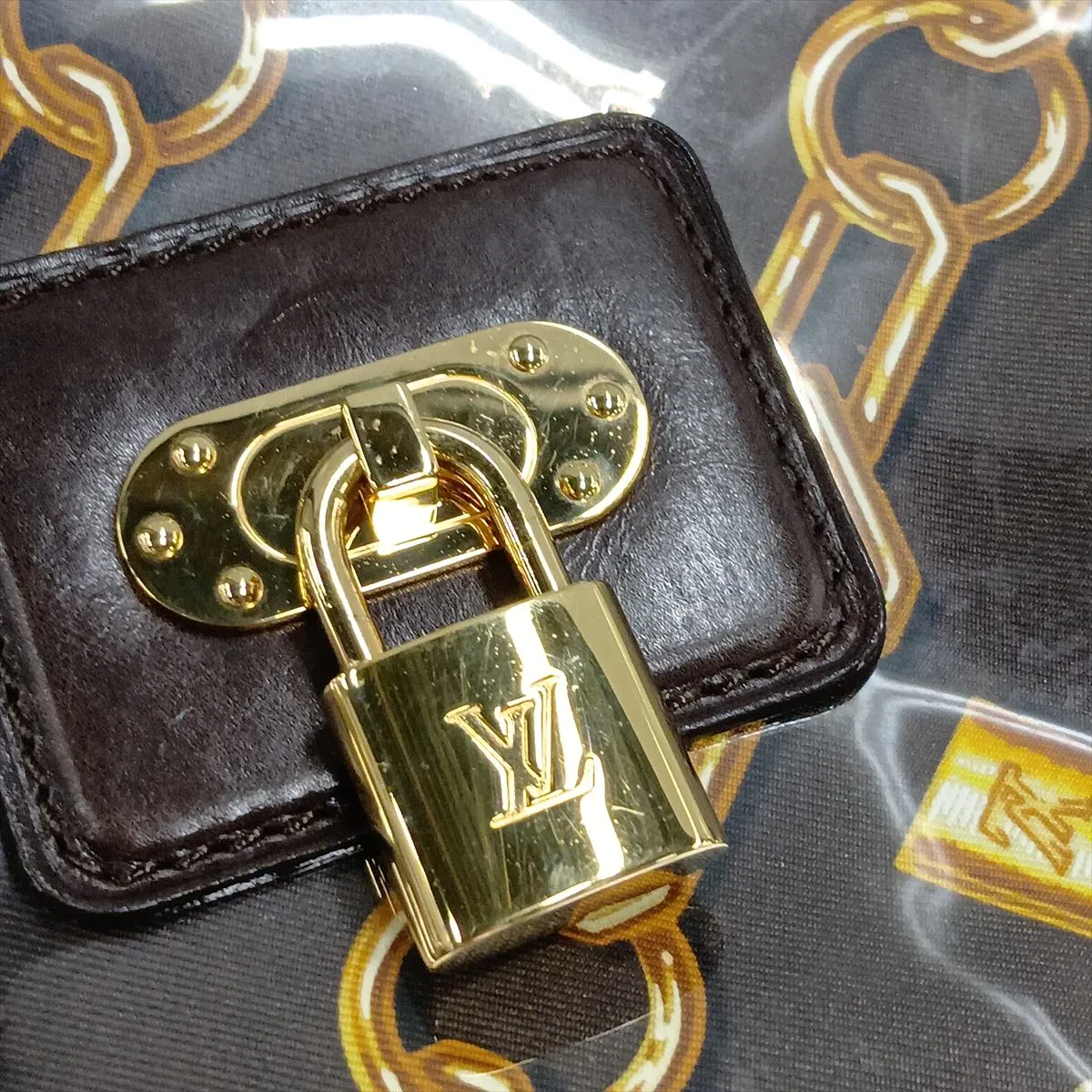 Monogram Charm Fermoire M95155 Brown — view 11