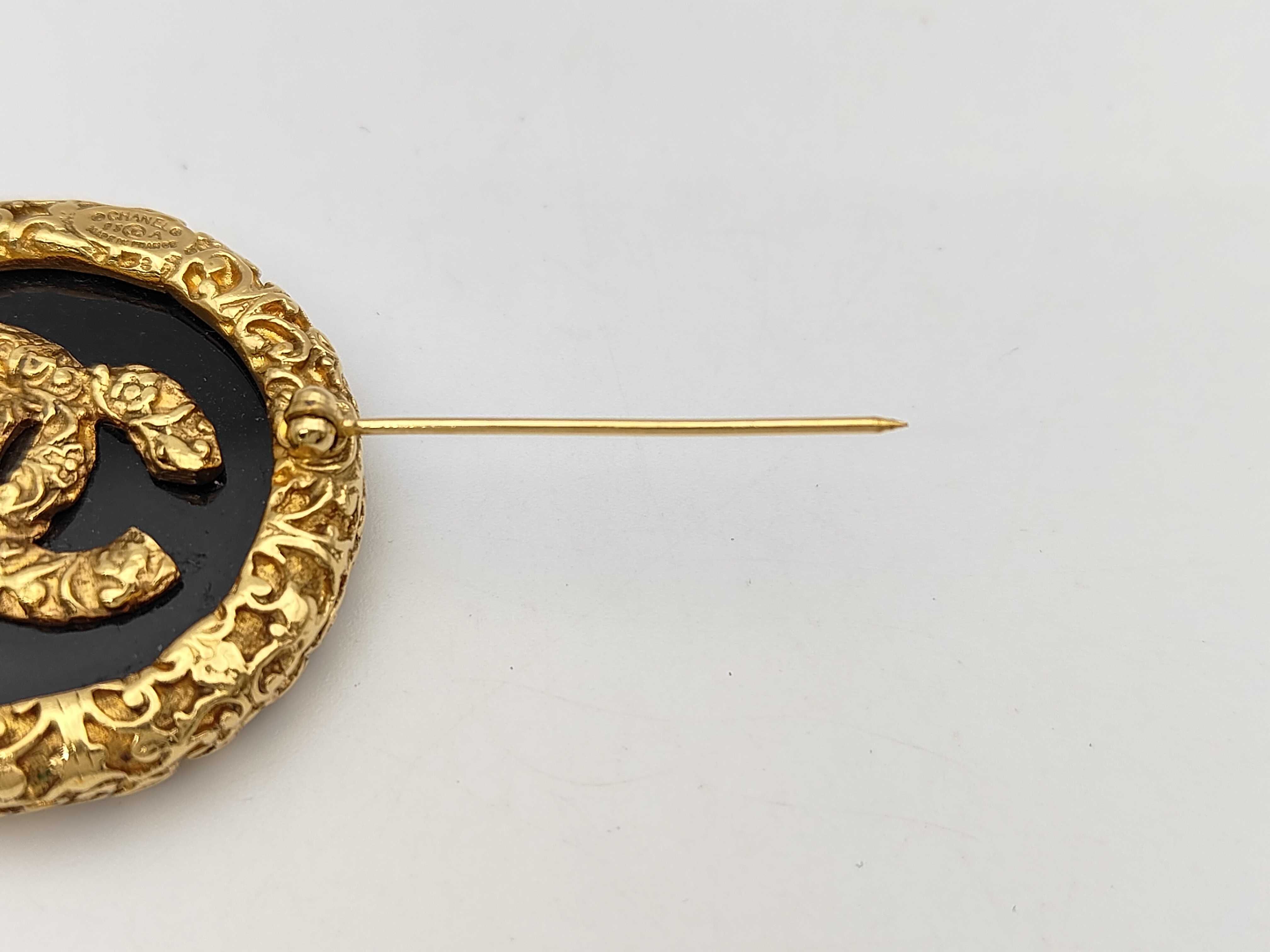 Brooch 93A Coco Mark Circle Round GP Brooch — view 3