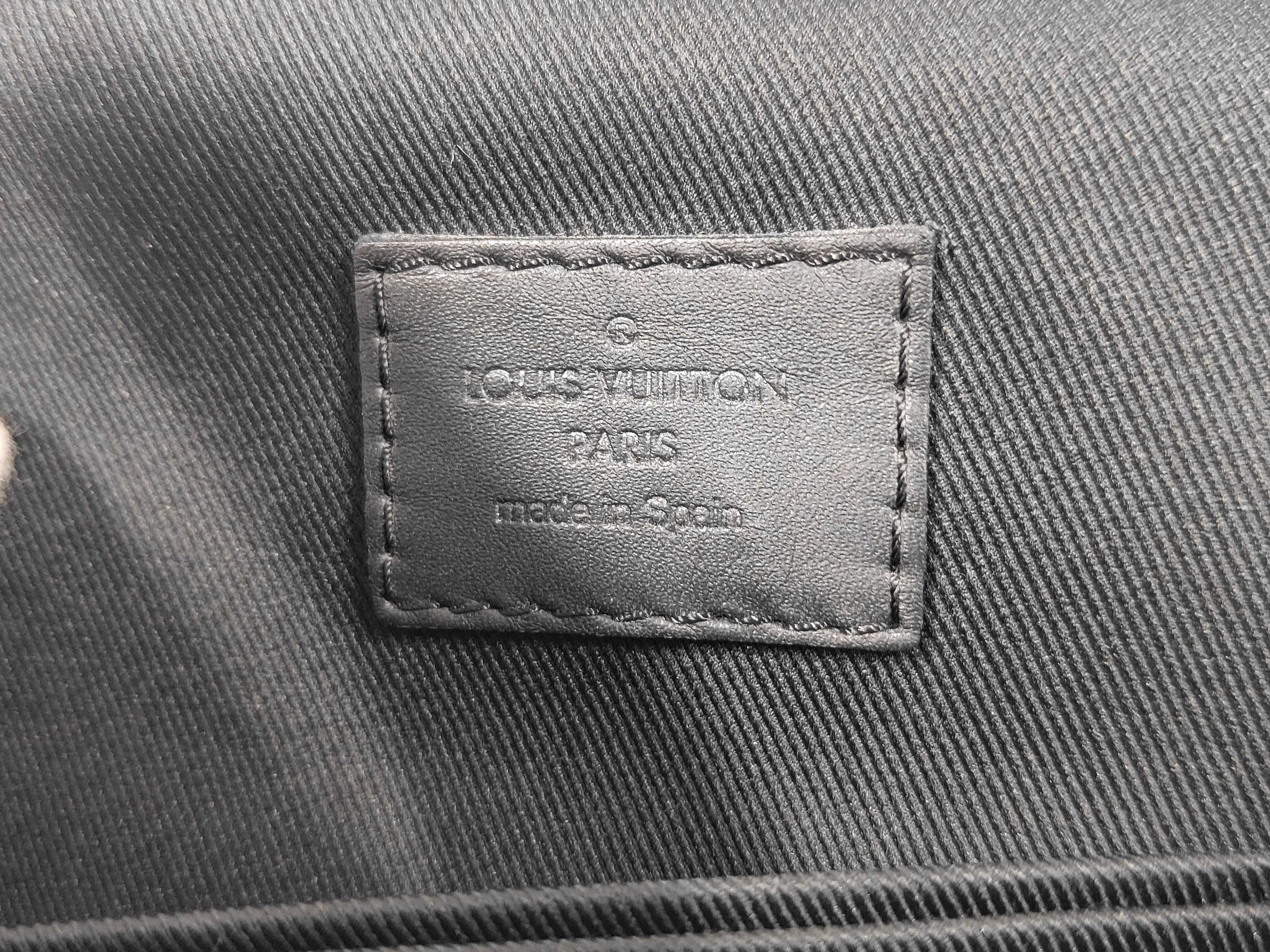 Damier Graphite Men's Shoulder Bag — view 8