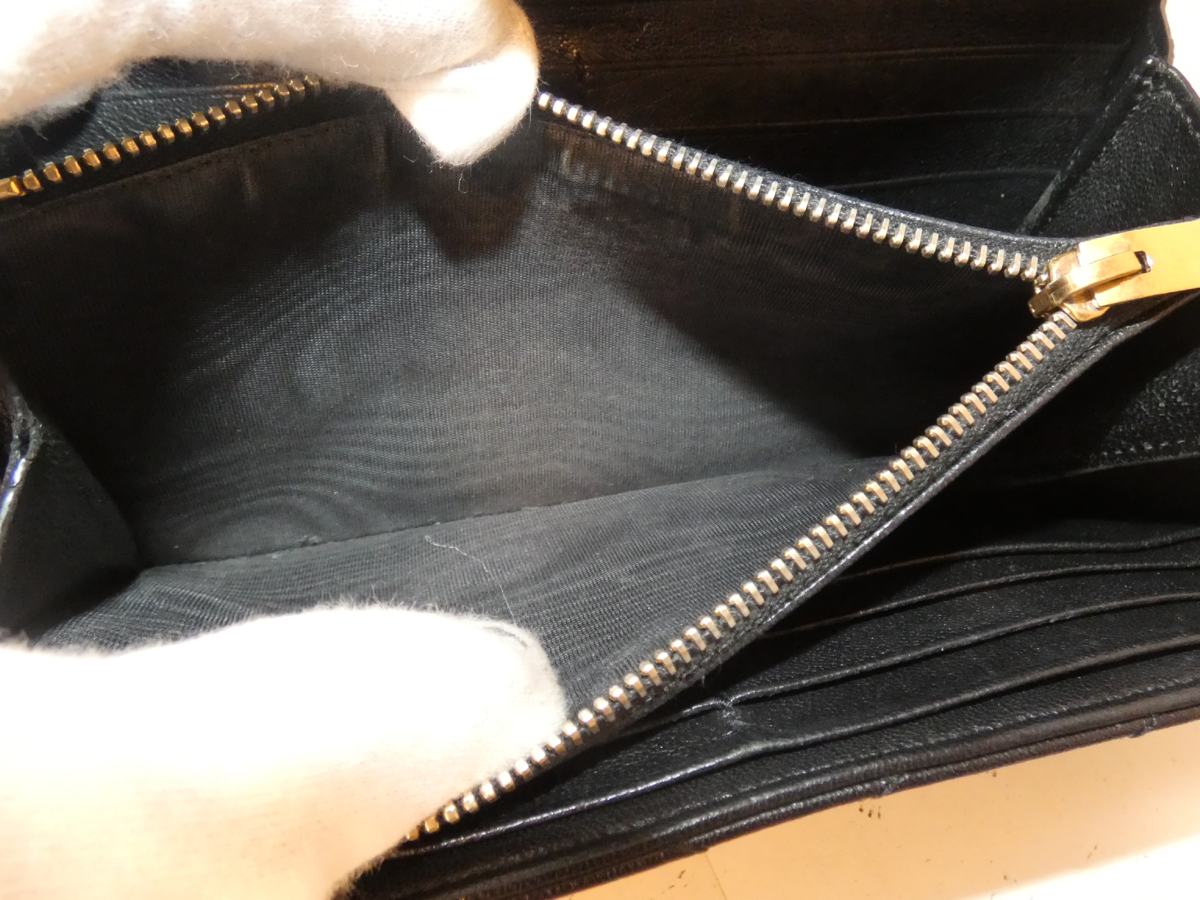Logo V-Stitch Long Wallet — view 7