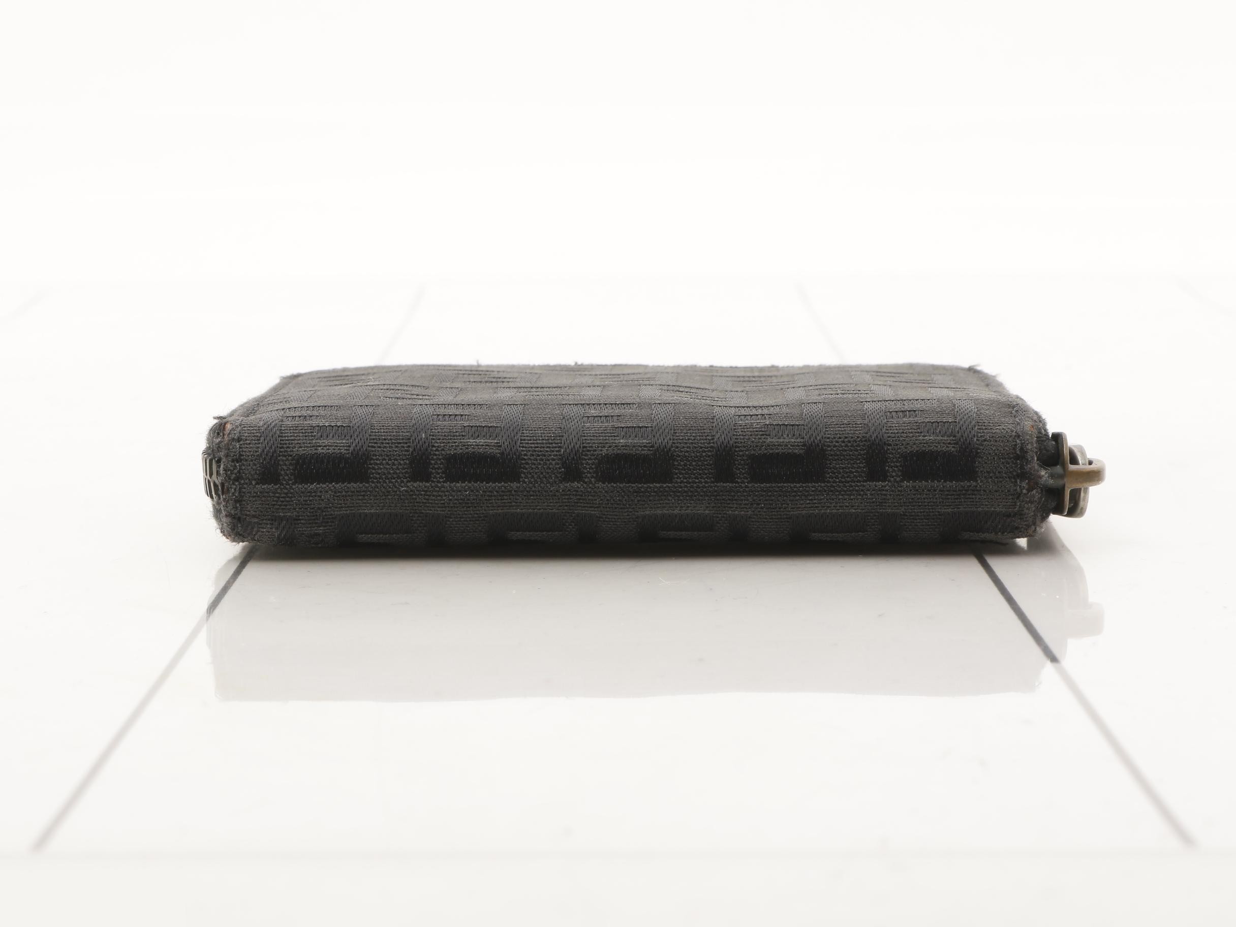 Zucchino Round Zipper Wallet — view 3