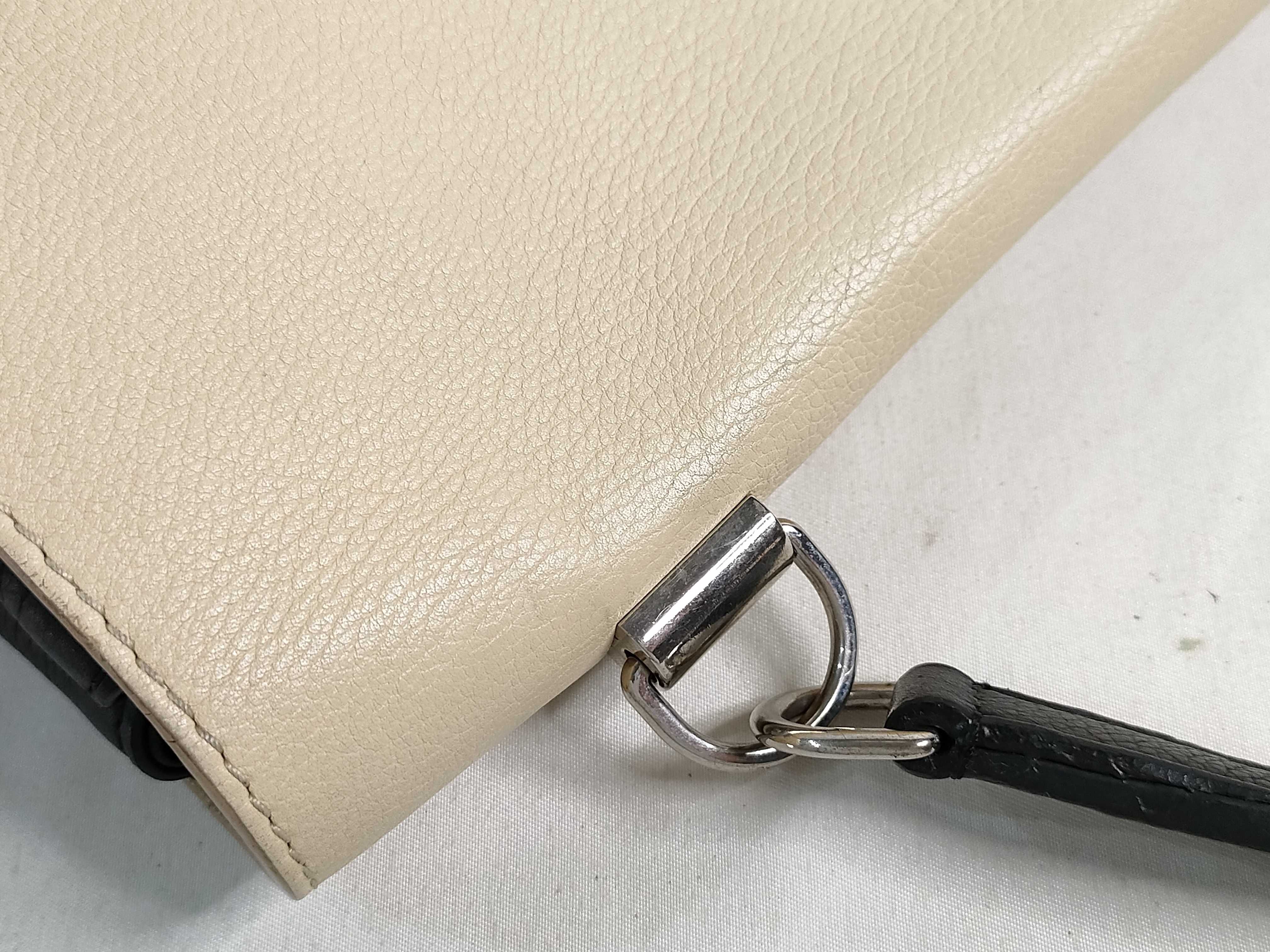 Taurillon Lockme 2 M50252 FL4156 Beige x Black Handbag — view 5