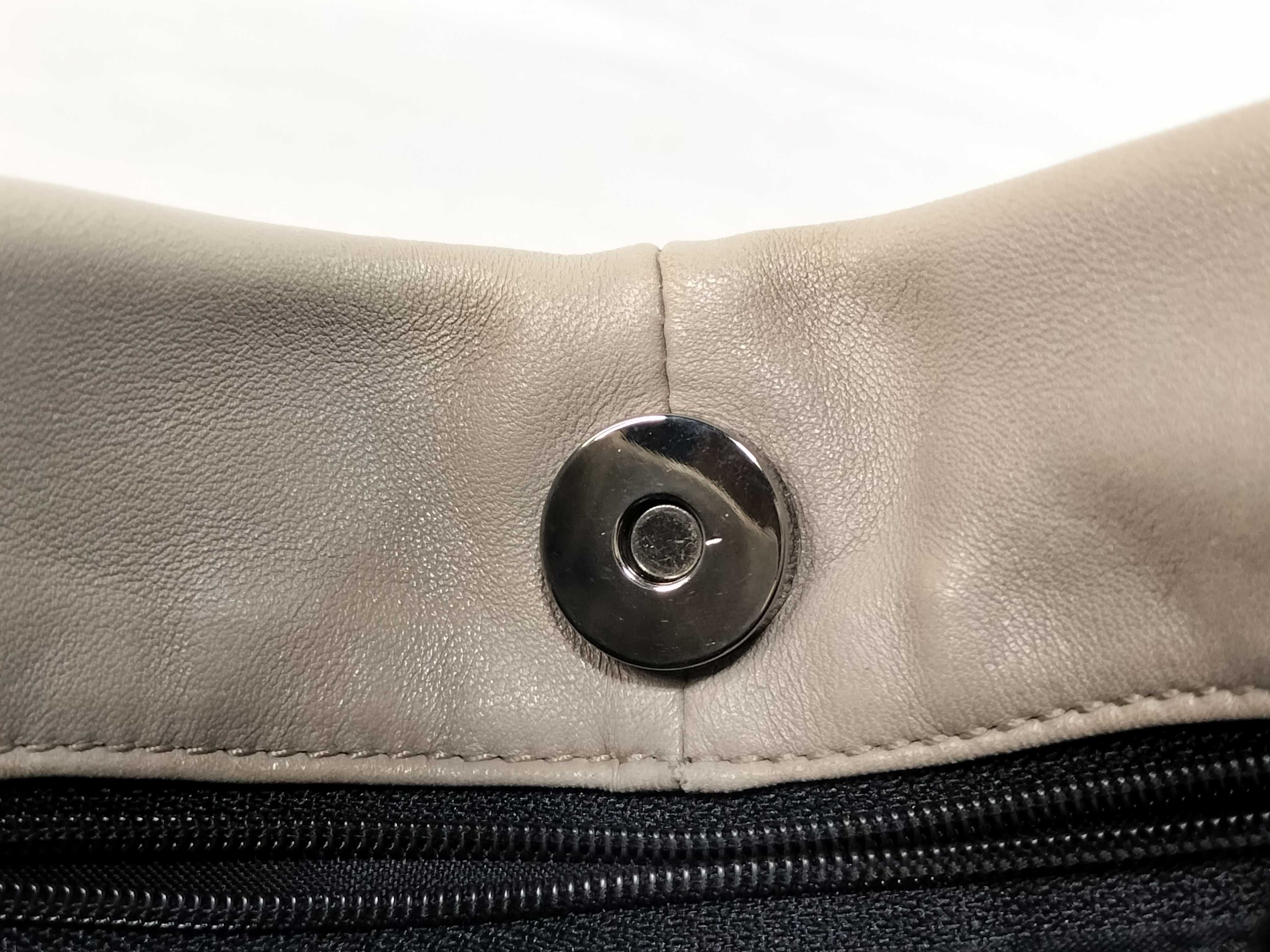 (Loewe) Semi-Shoulder Bag — view 12