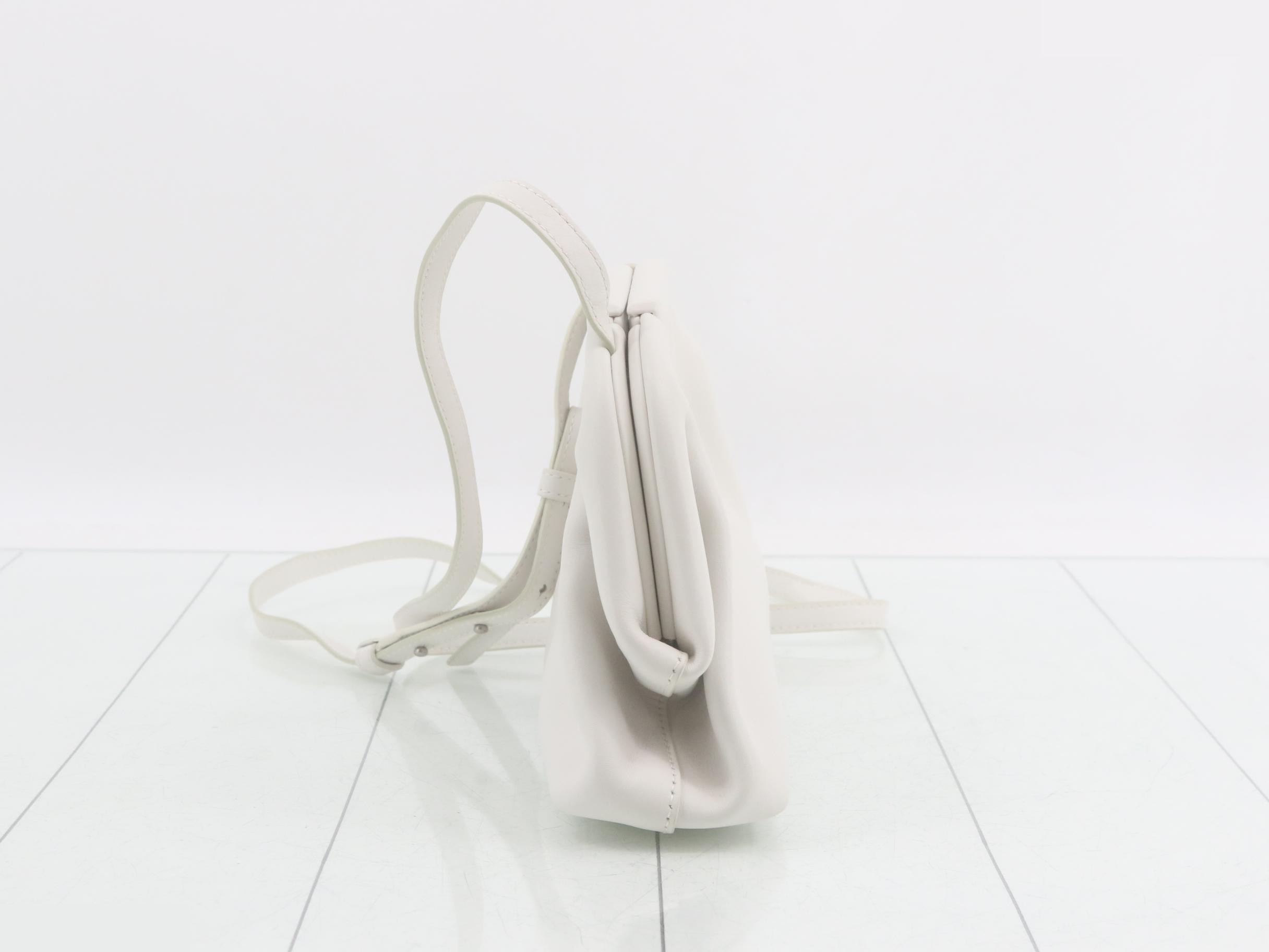 Key feature: 2-way handbag — view 3