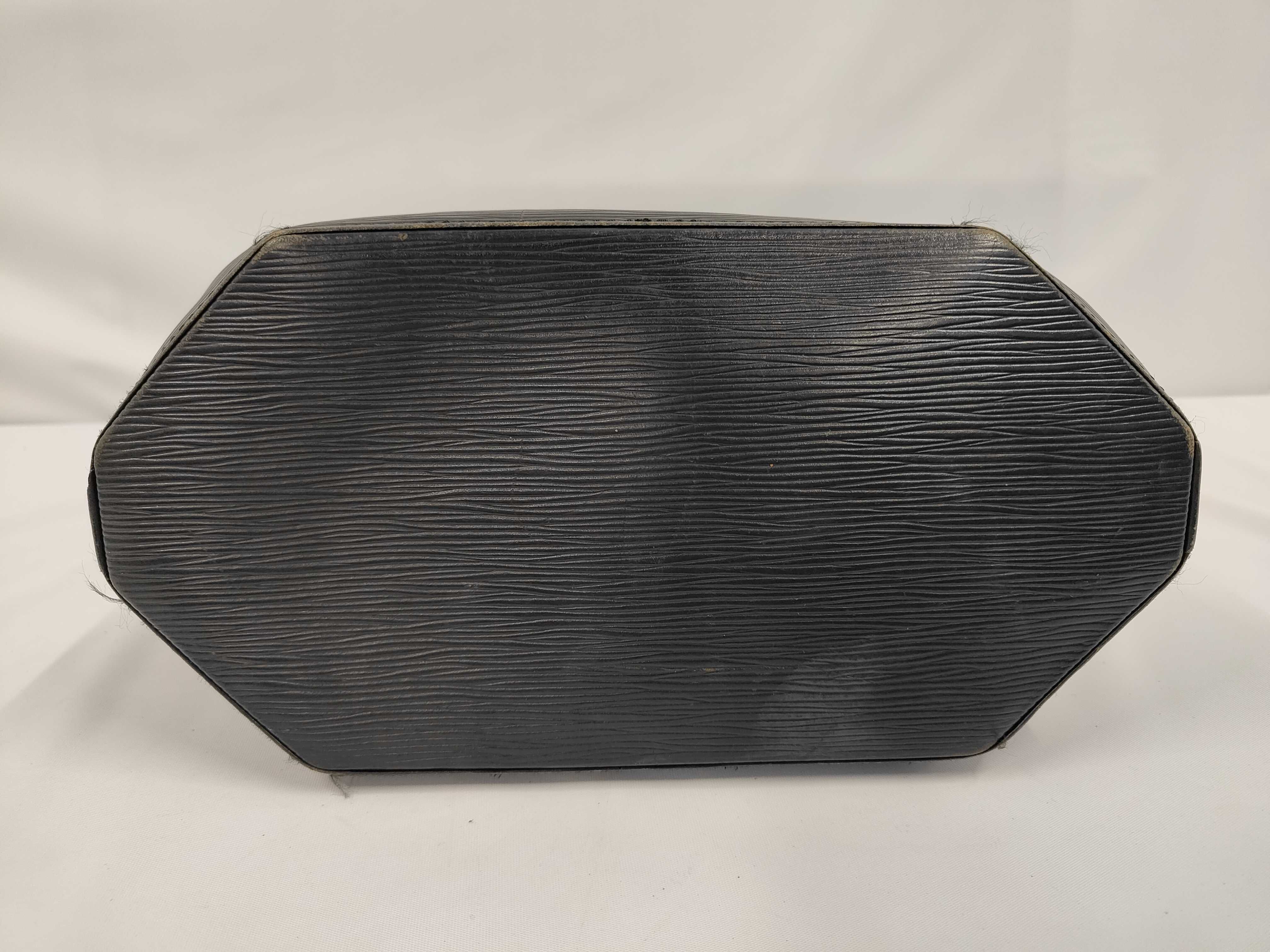 Epi Sac Depaule Shoulder Bag — view 4