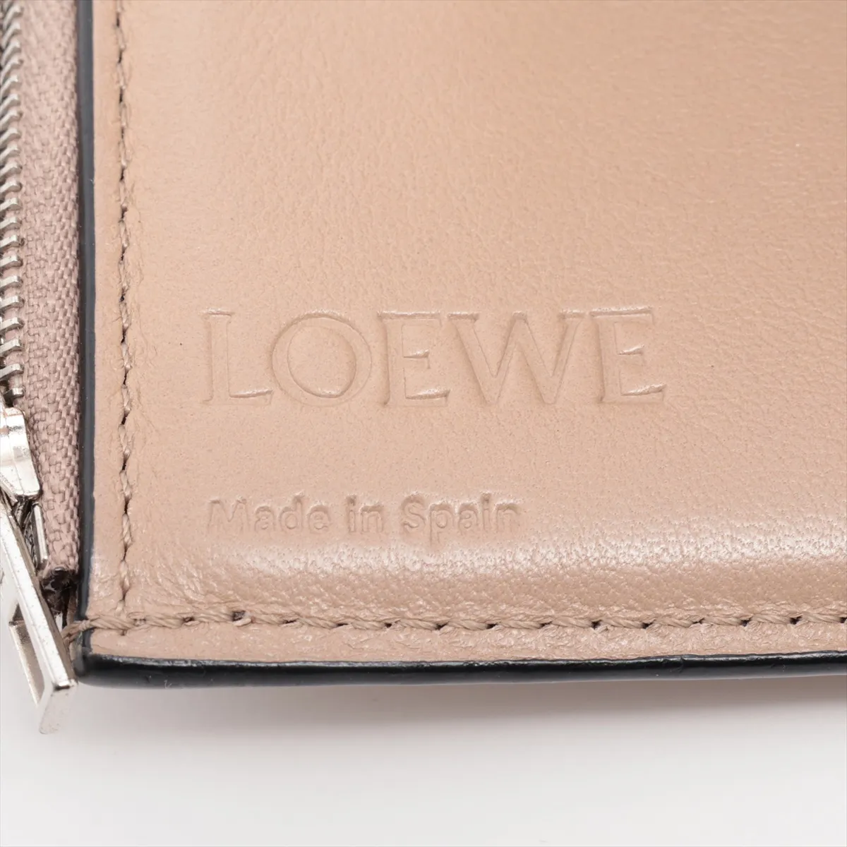 Anagram Vertical Leather Compact Wallet Beige — view 7