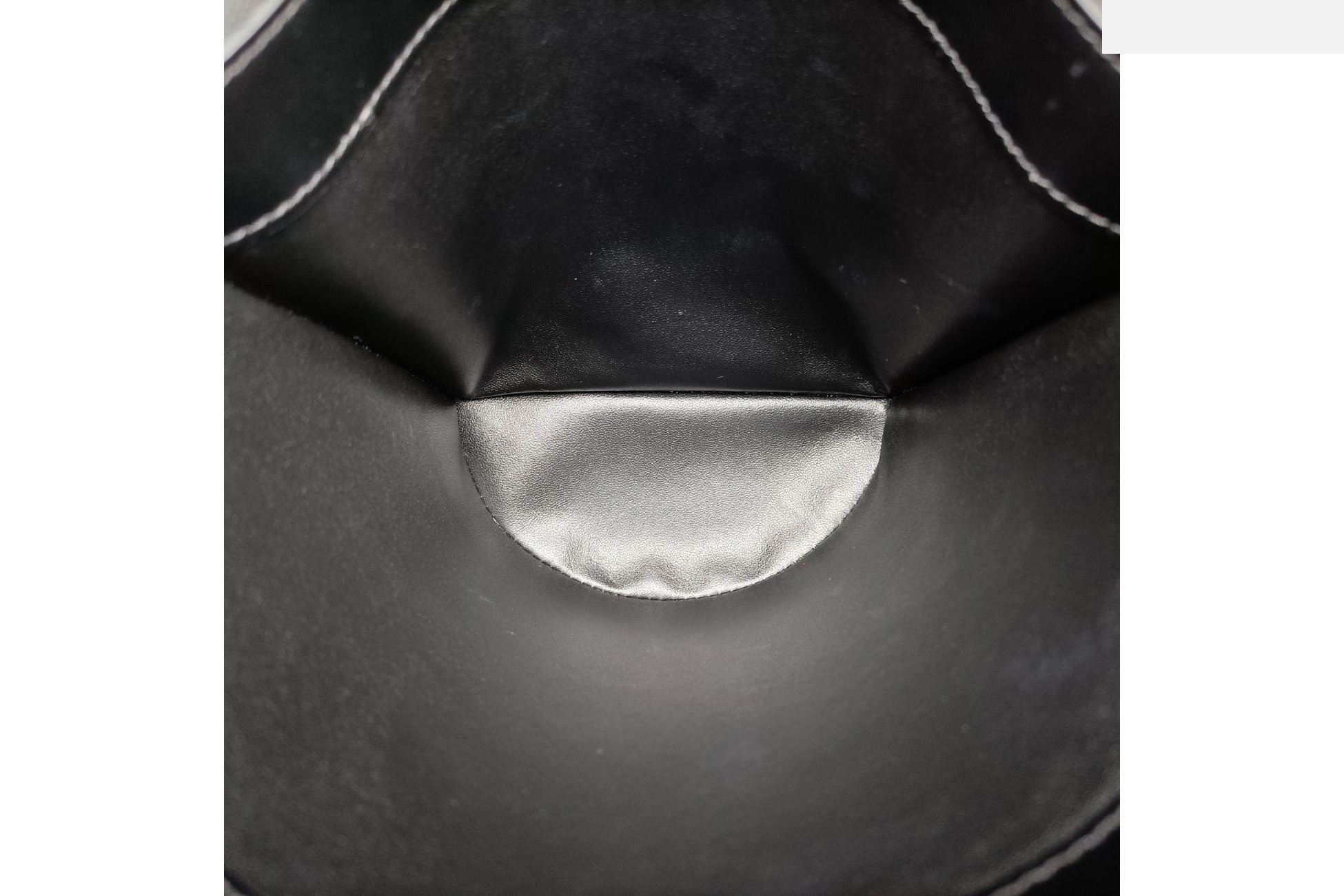 Small Bucket Triomphe Smooth Calfskin Black — view 6