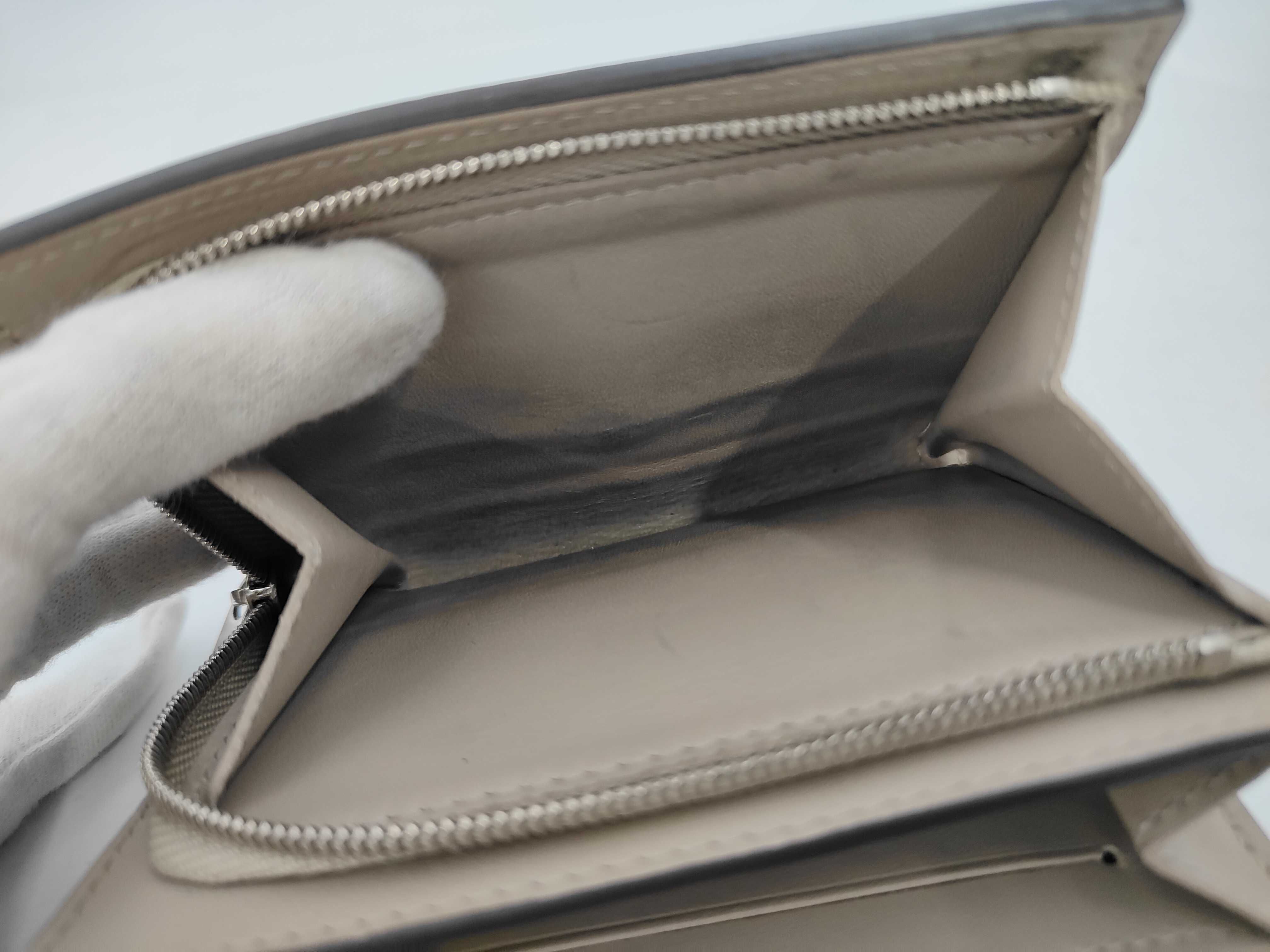 M82437 Mahina Portefeuille Iris XS Wallet with dust bag and box. — view 9