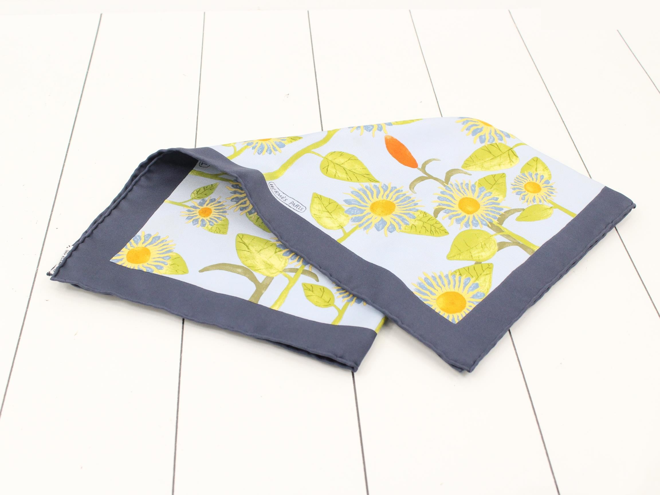 Carre 40 TOURNE SOLS Sunflower Scarf, Silk, Navy — view 2