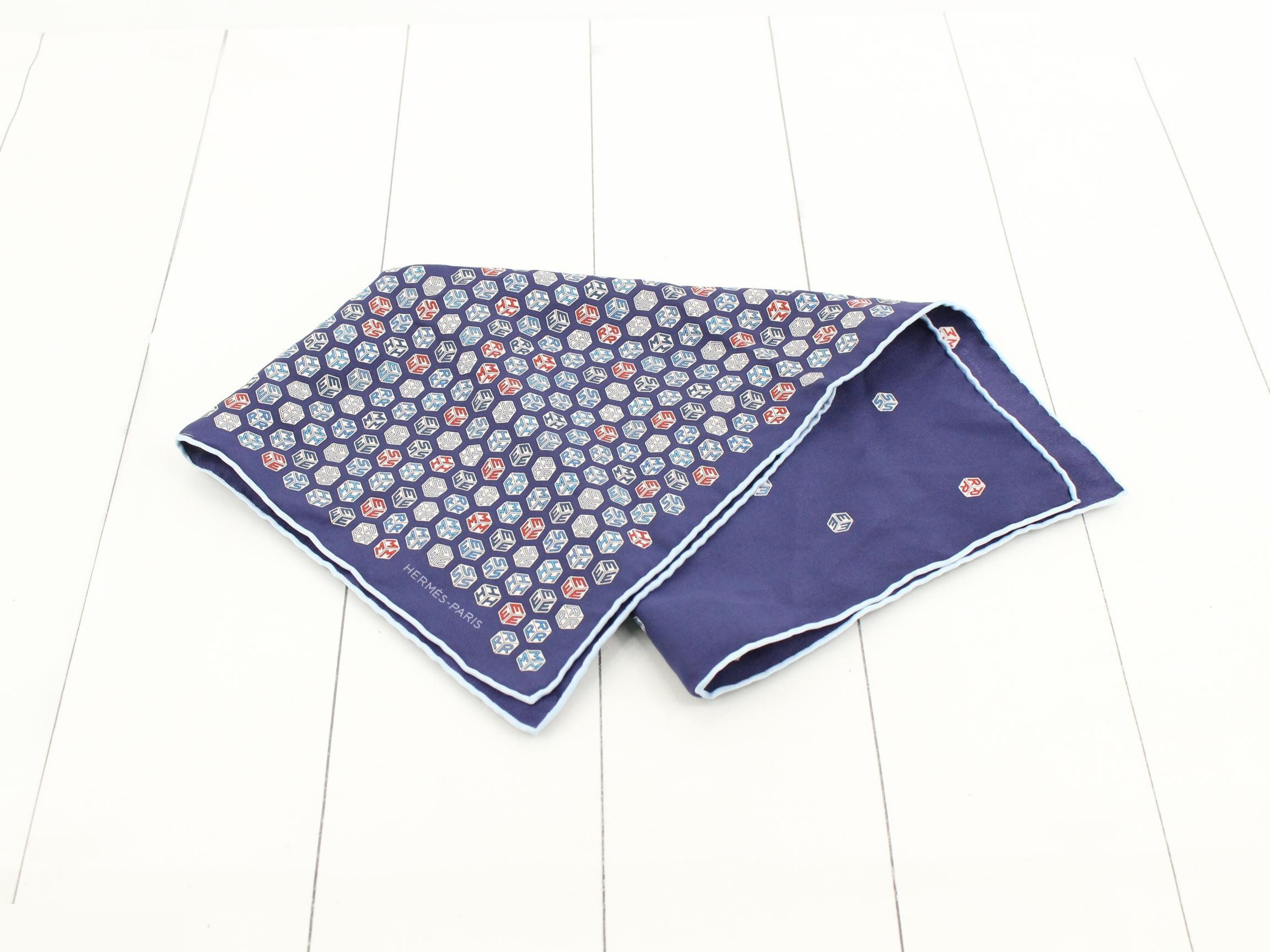 Carre 45, Navy, Red, Blue, Silk — view 2