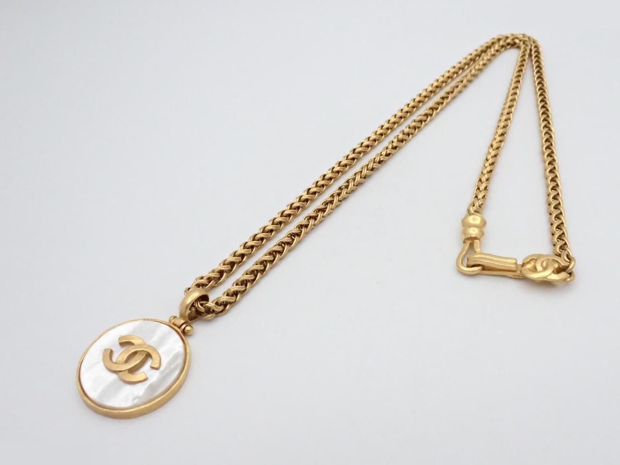 Vintage classic (precious metal) necklace pendant, chain approximately 85cm. — view 3