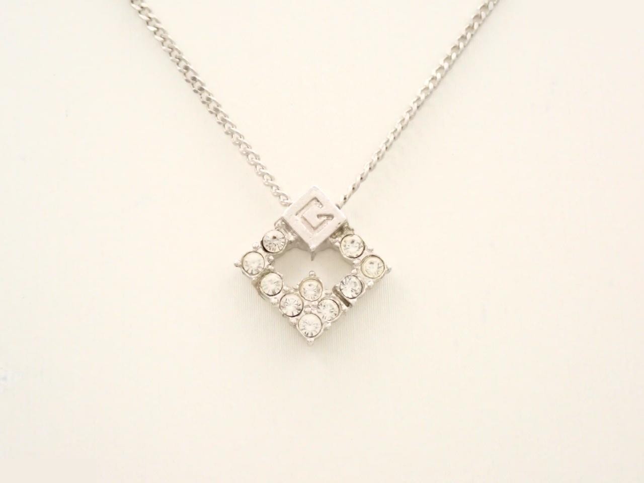 Other lines: Precious metals, necklaces, pendants, chain approximately 41cm