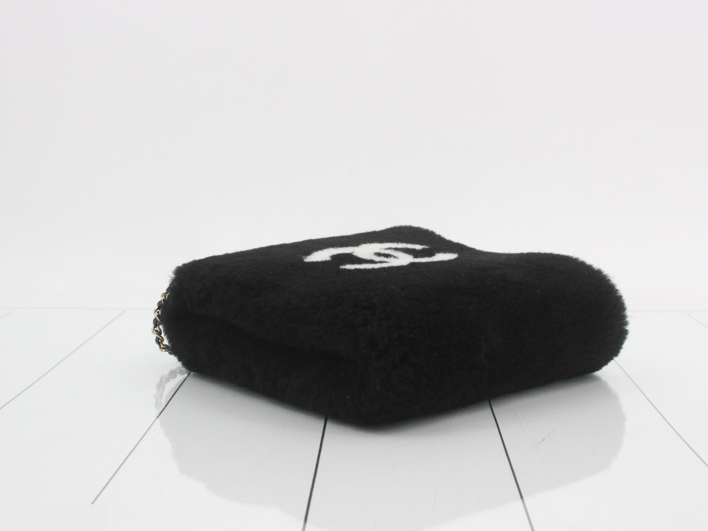 Muff Shoulder Bag — view 5