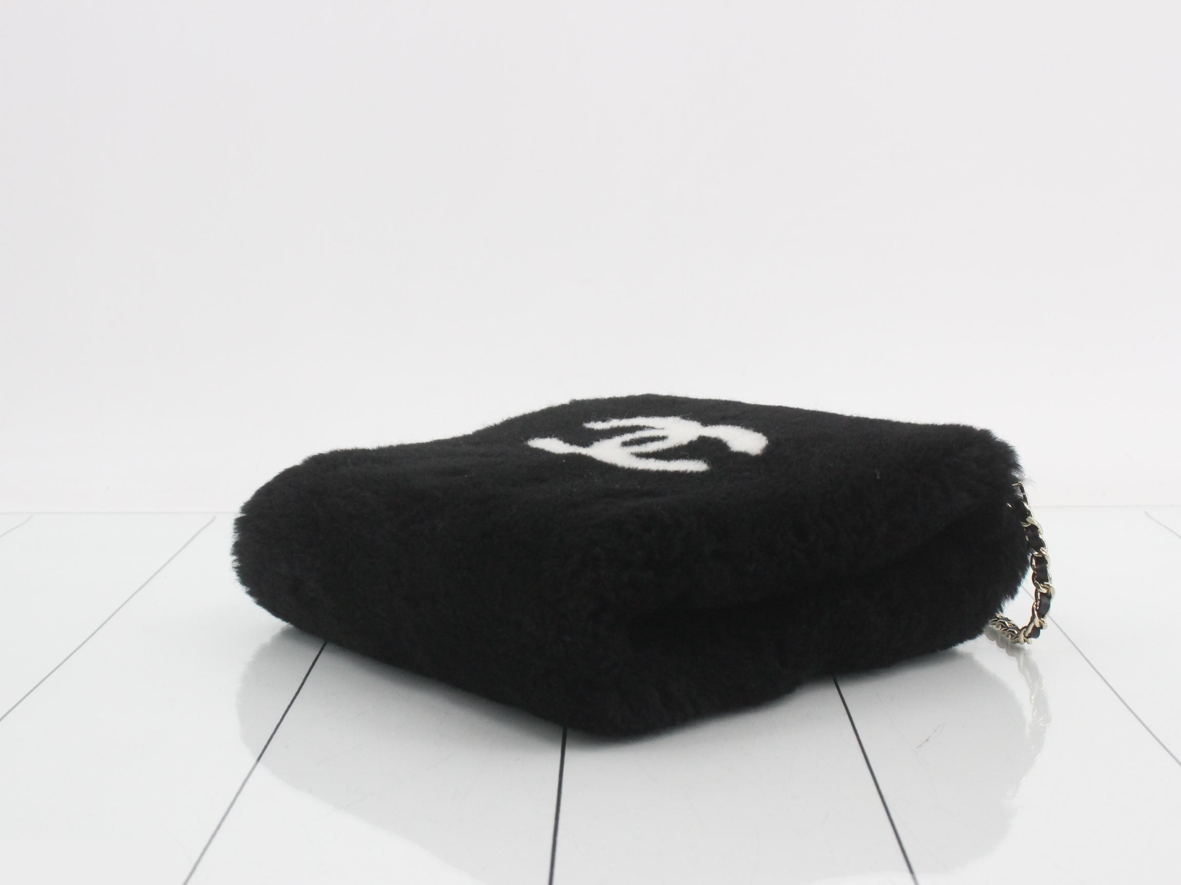 Muff Shoulder Bag — view 6