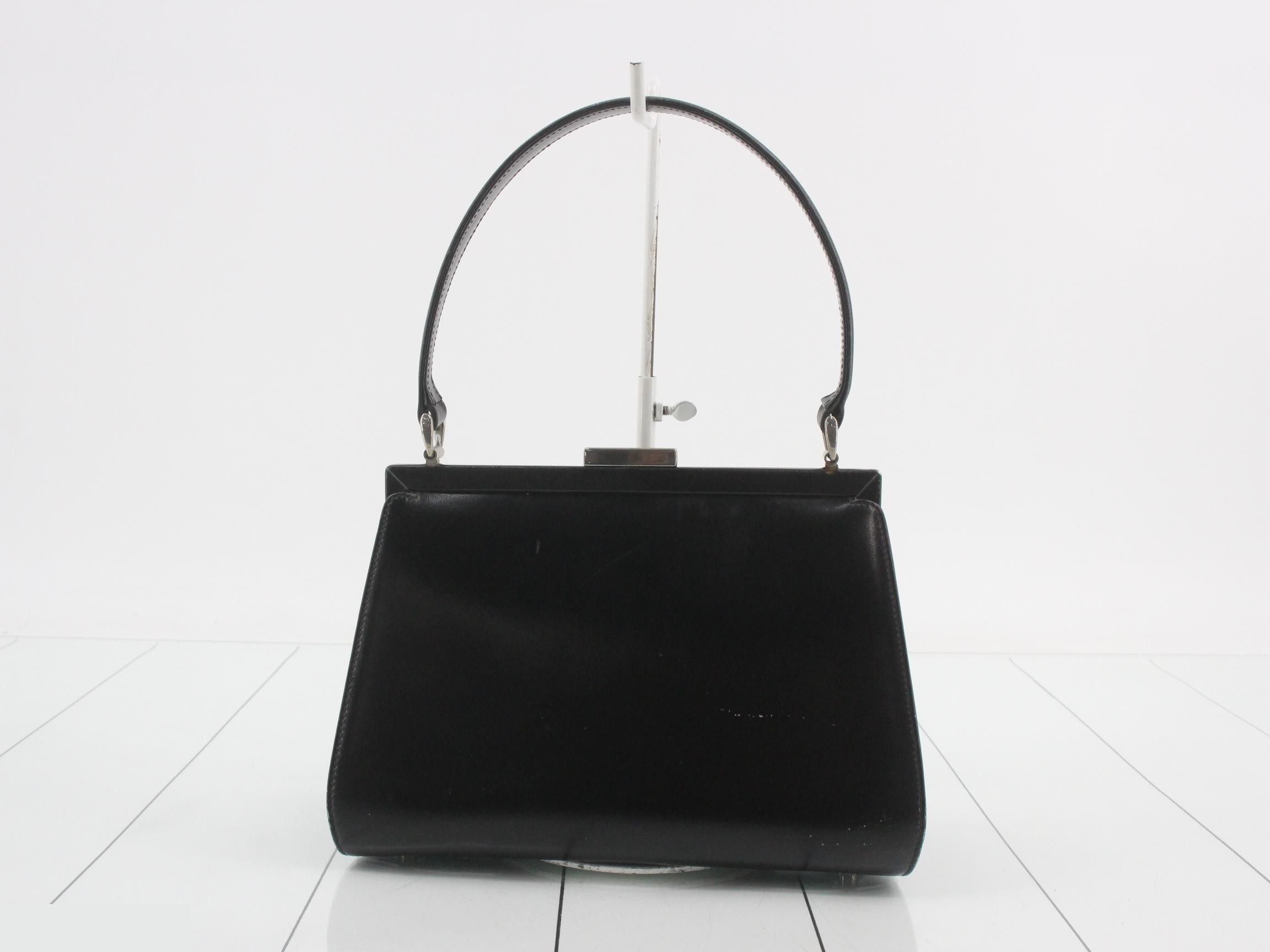 Clasp-closure handbag — view 2