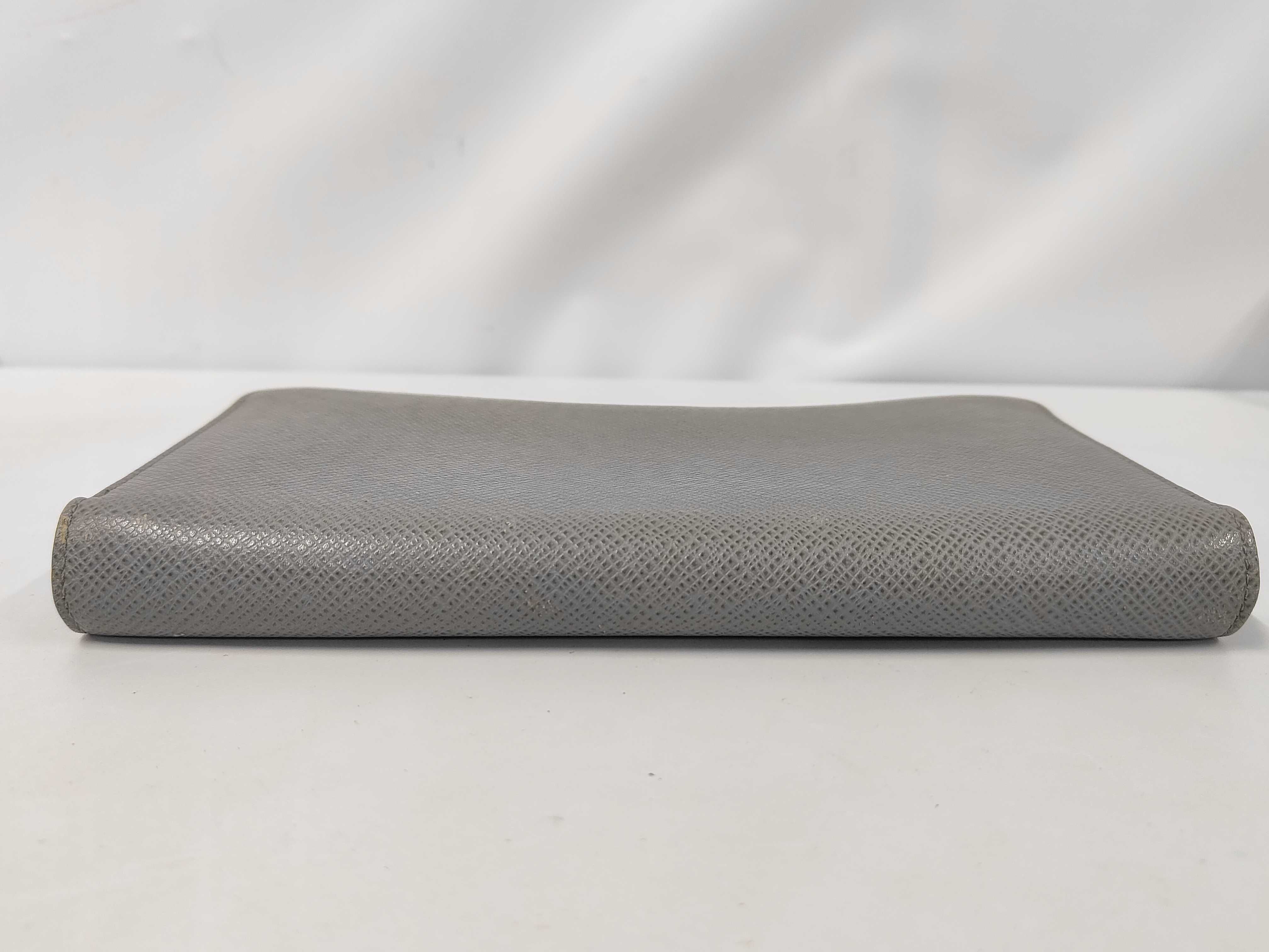 Taiga Zippy Organizer Gray M30517 CA2135 Louis Vuitton Wallet — view 4