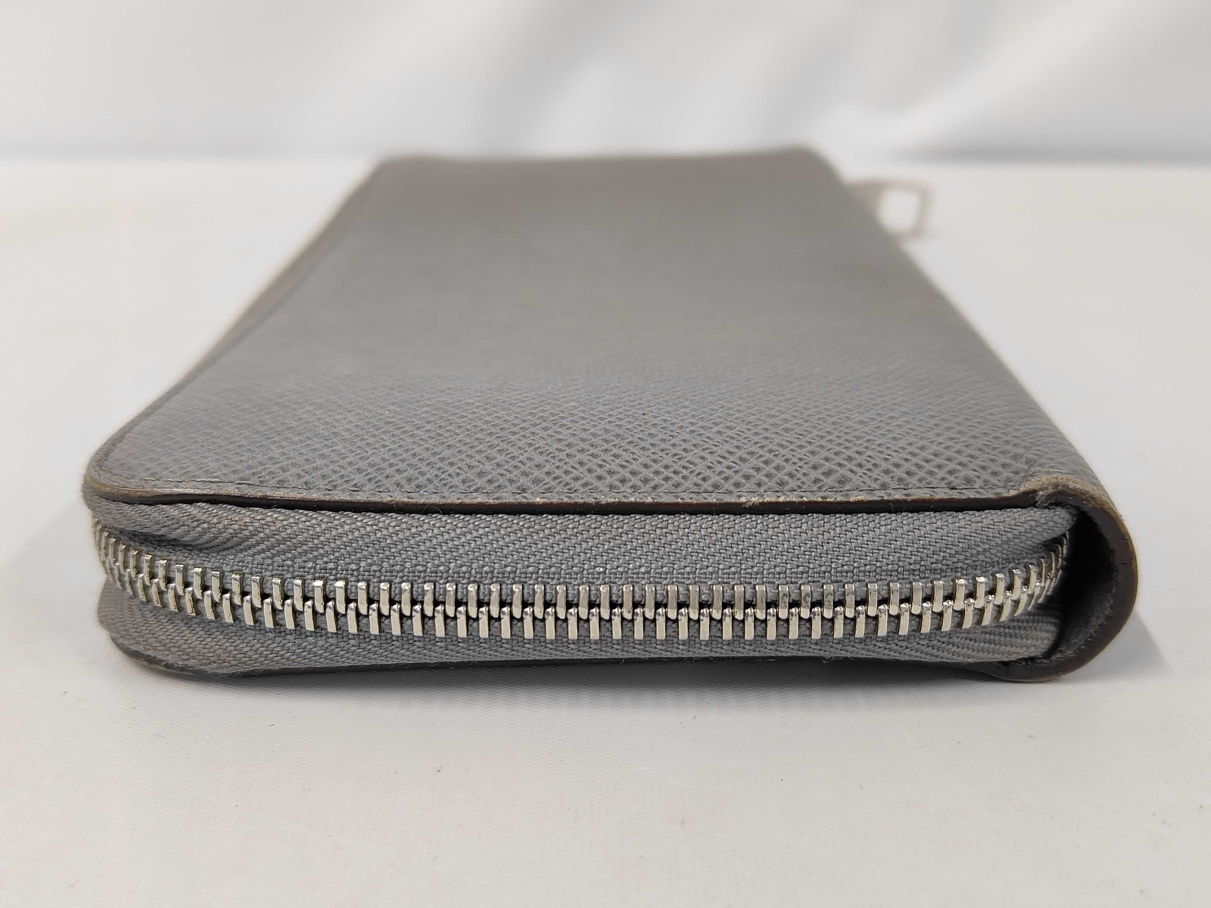 Taiga Zippy Organizer Gray M30517 CA2135 Louis Vuitton Wallet — view 5