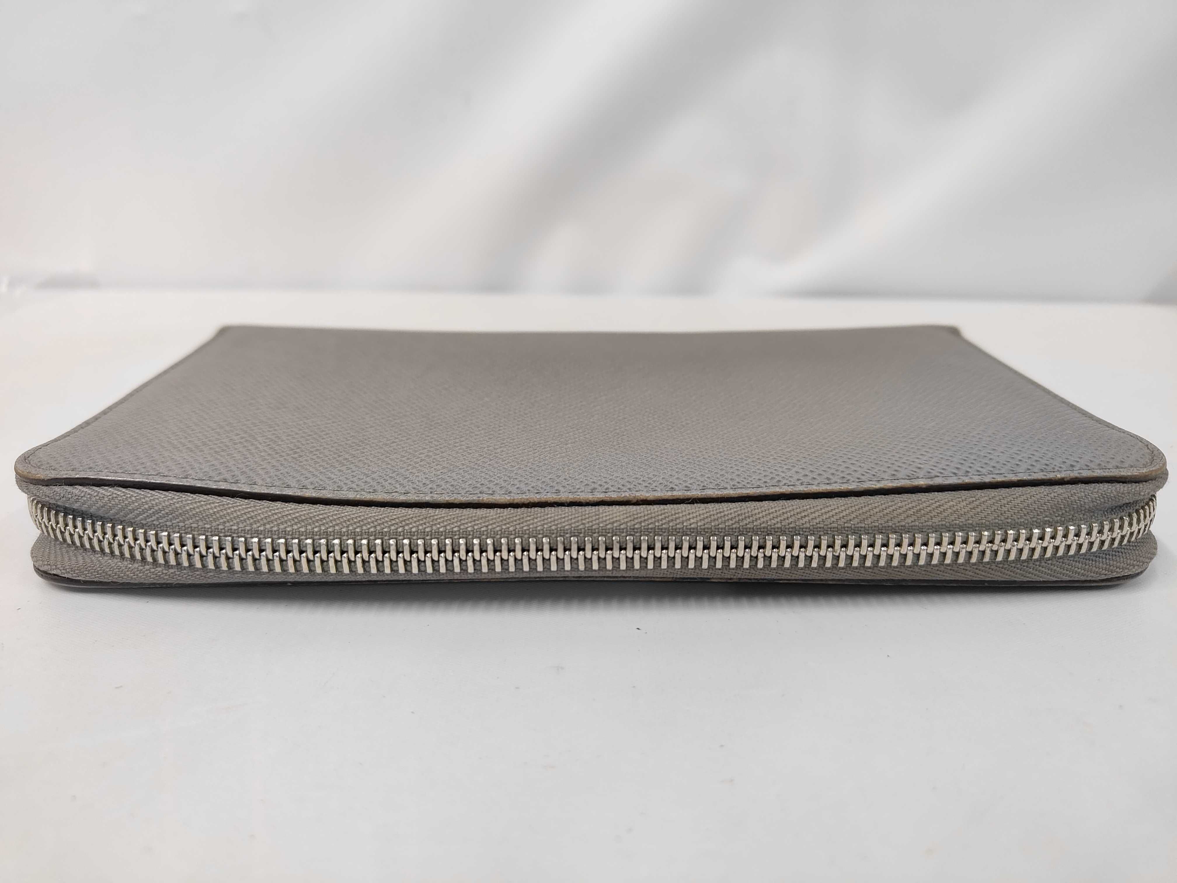 Taiga Zippy Organizer Gray M30517 CA2135 Louis Vuitton Wallet — view 6