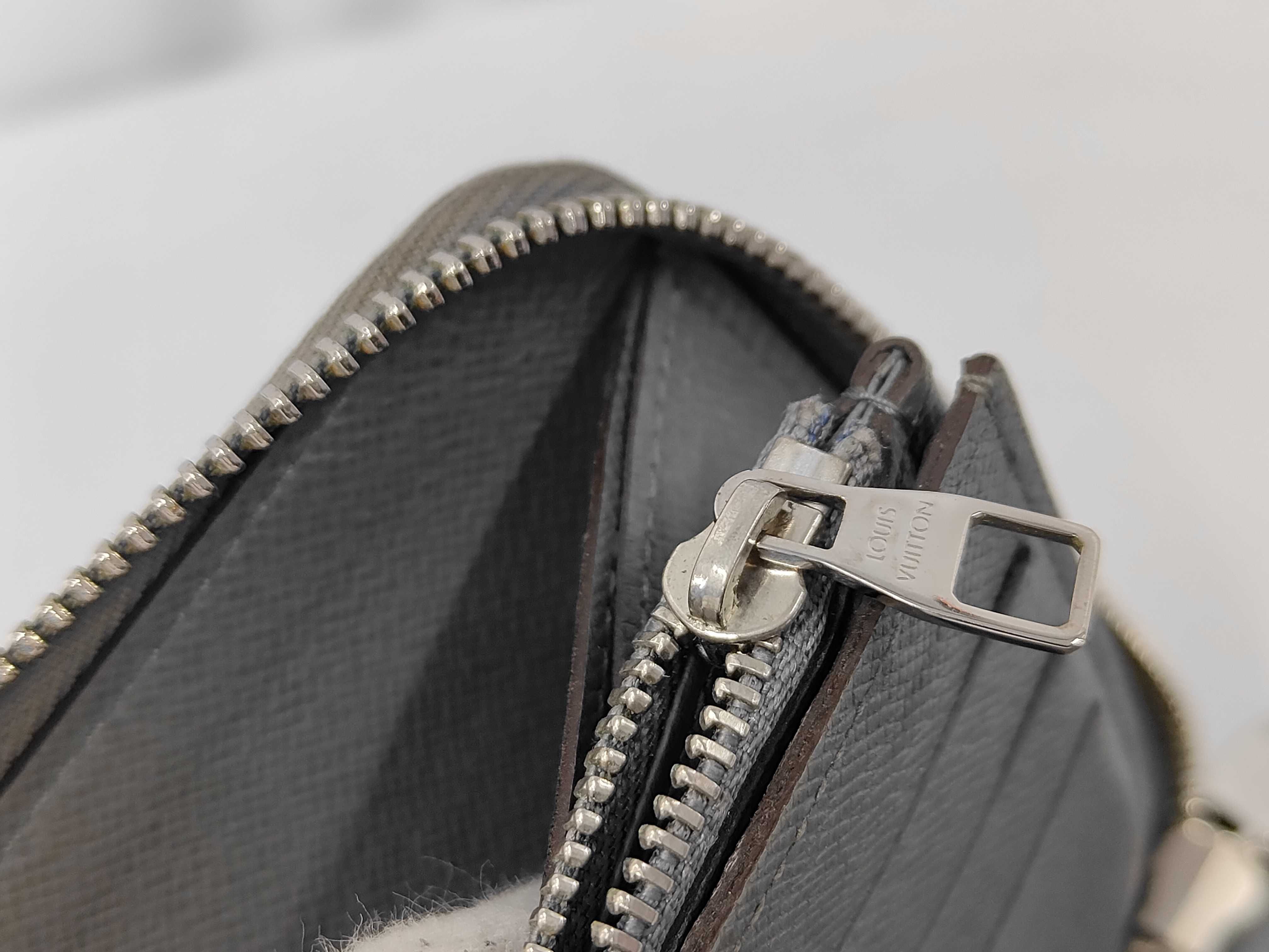Taiga Zippy Organizer Gray M30517 CA2135 Louis Vuitton Wallet — view 10