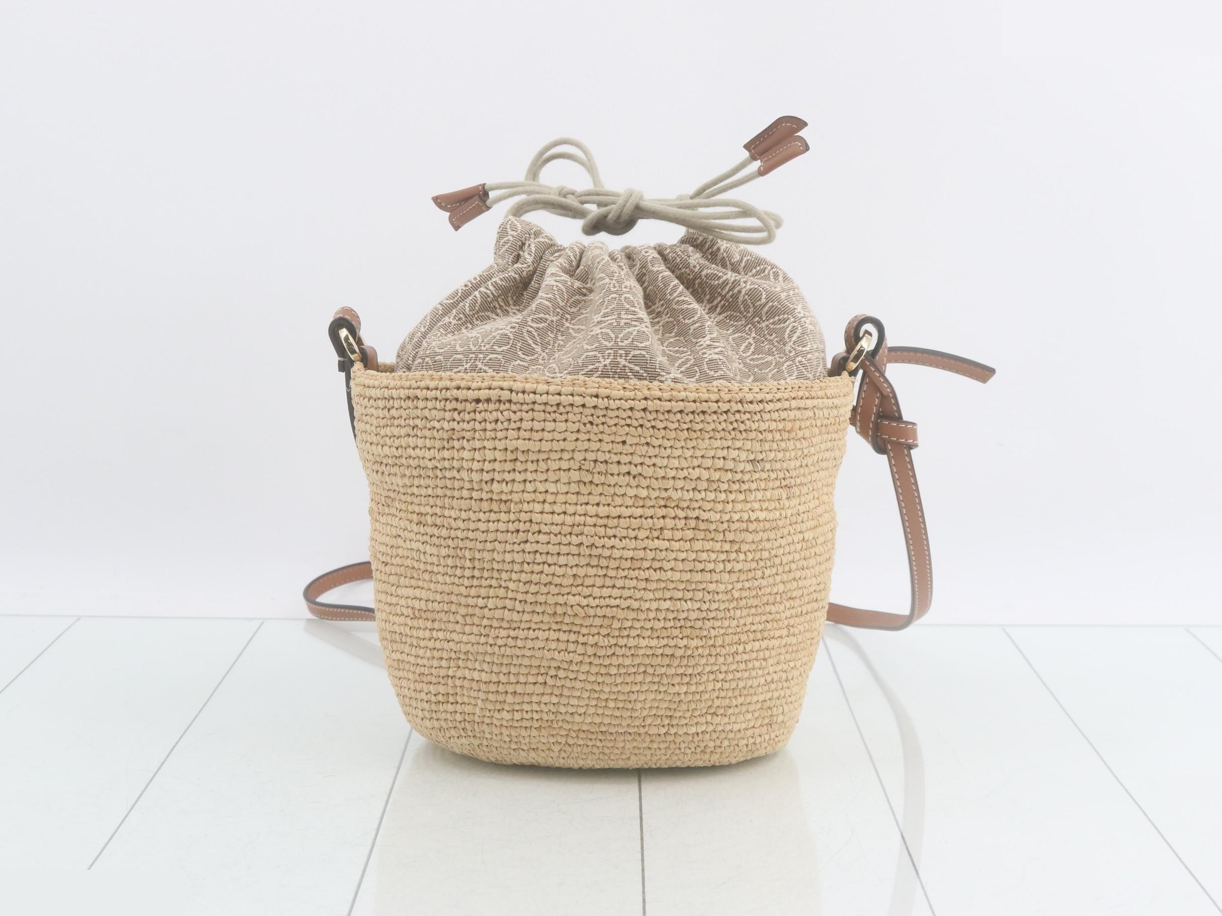 Pouch bag — view 2
