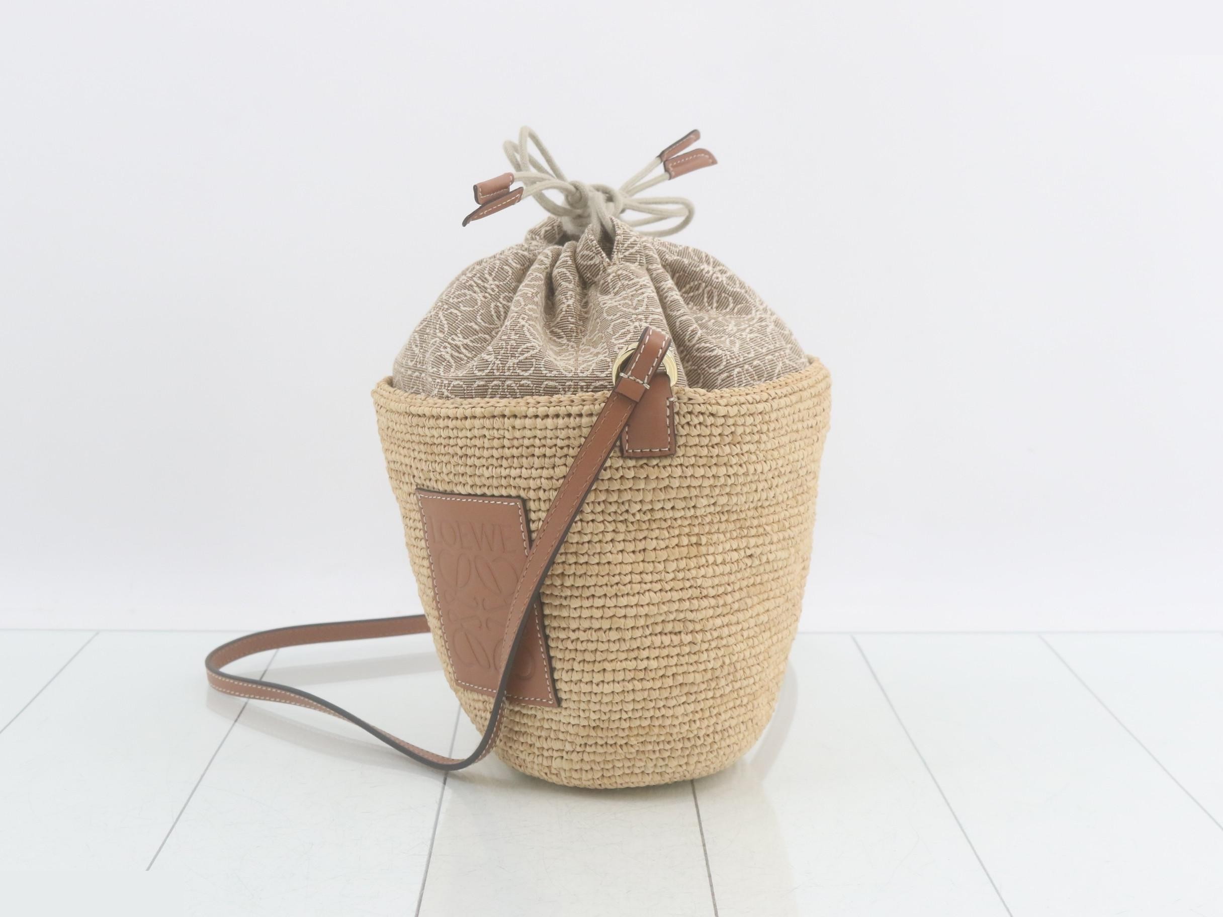 Pouch bag — view 3