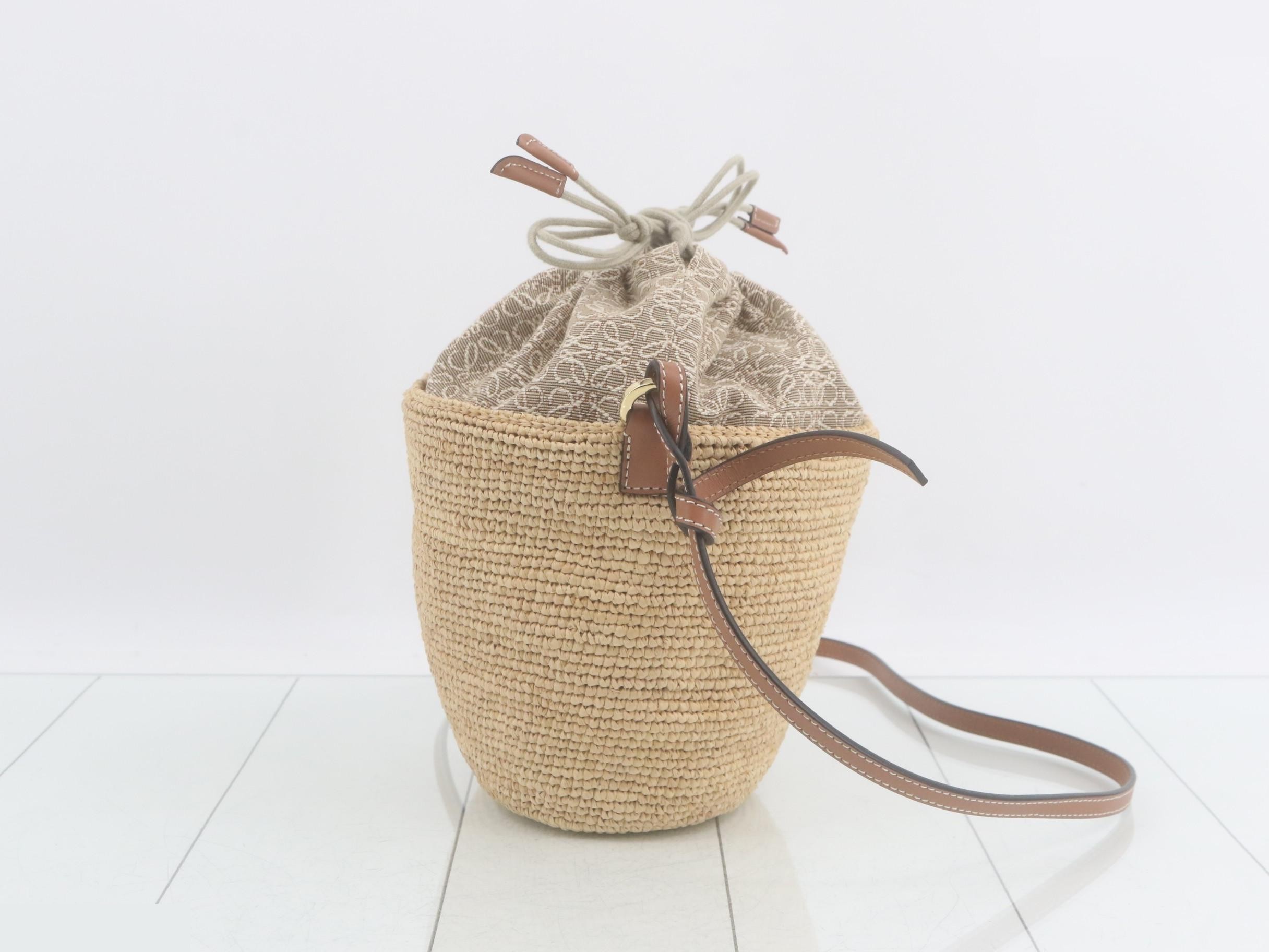Pouch bag — view 4