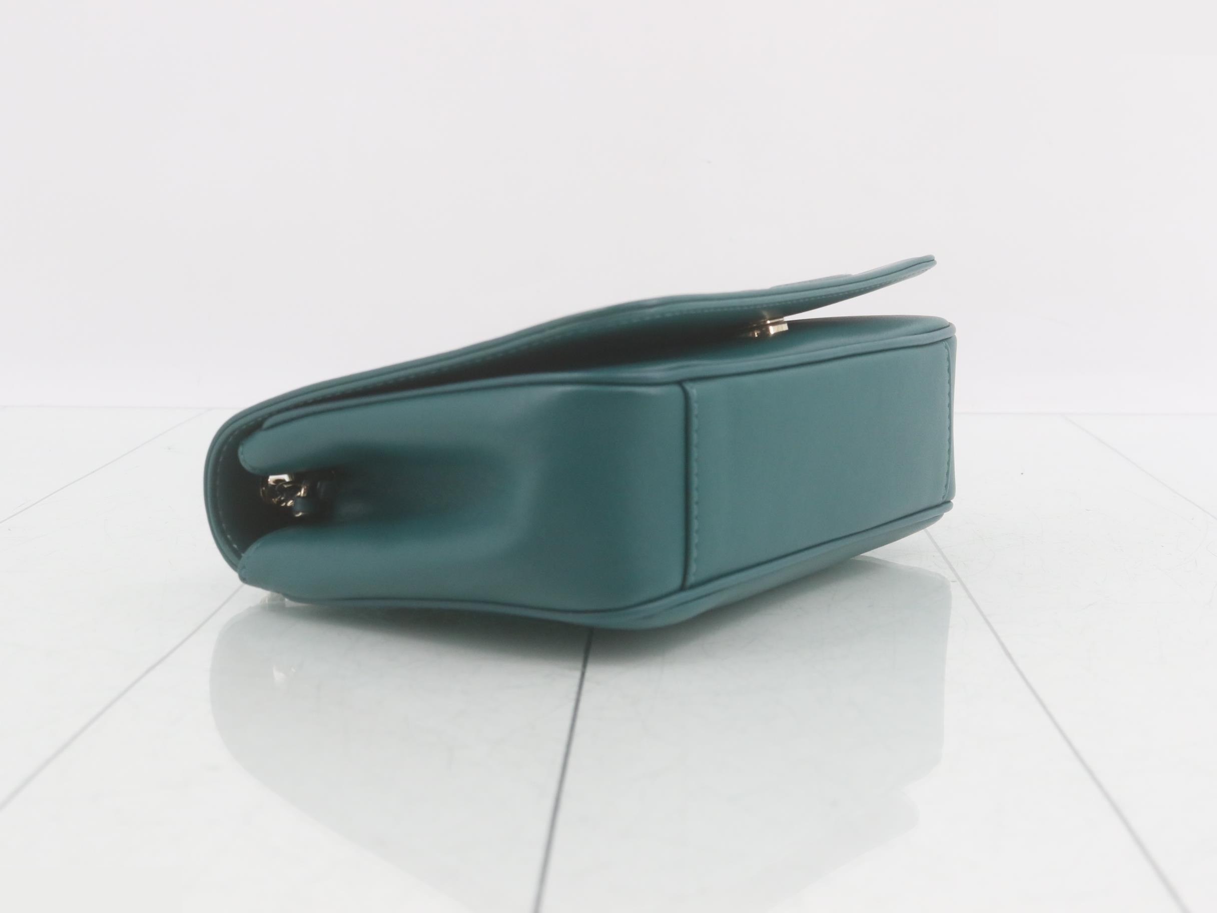 Leather Coco Mark Chain Shoulder Bag (Green) — view 5