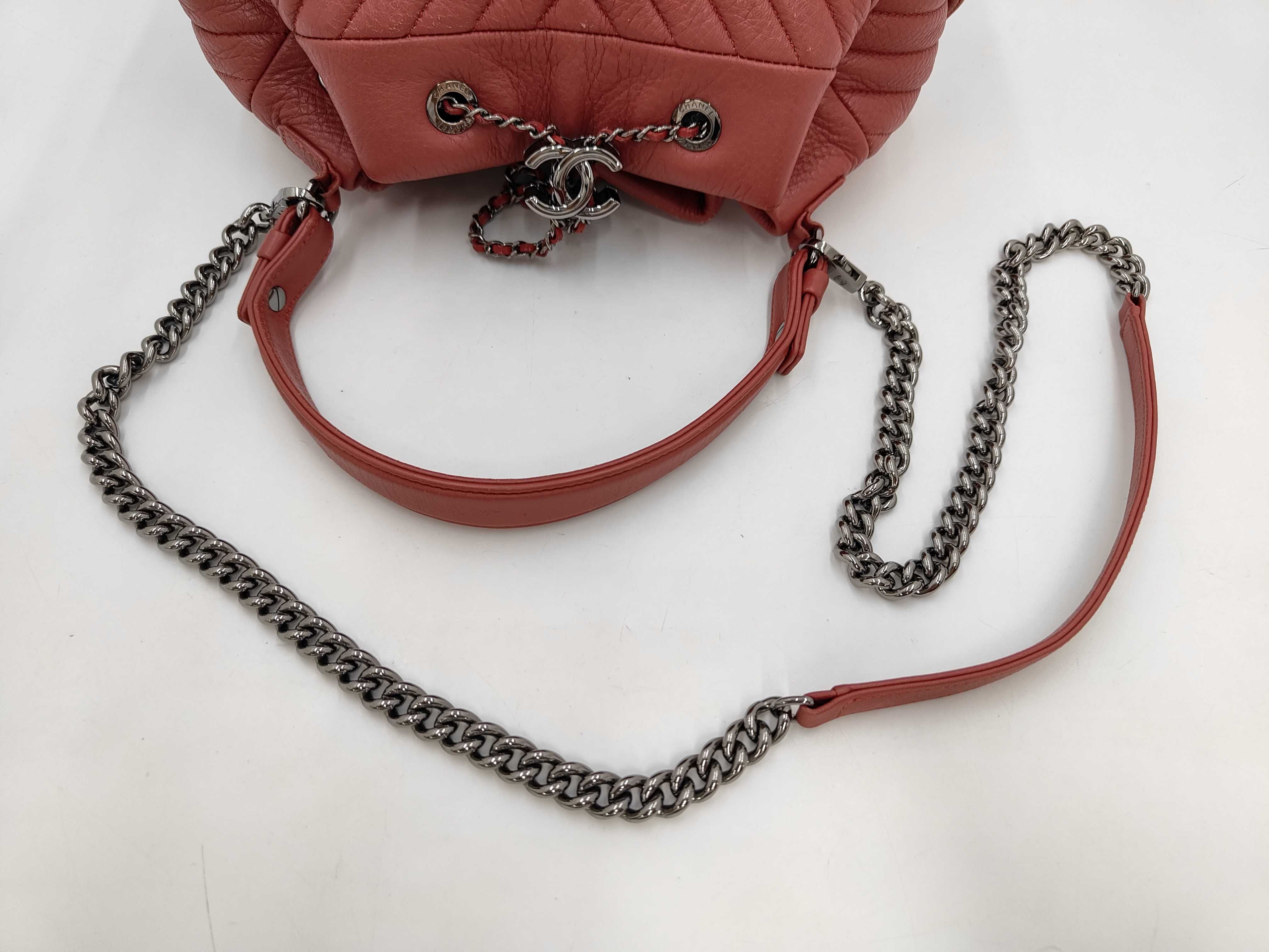 V-stitch Chevron 2-way bag with chain strap, Coco Mark, red bag — view 5