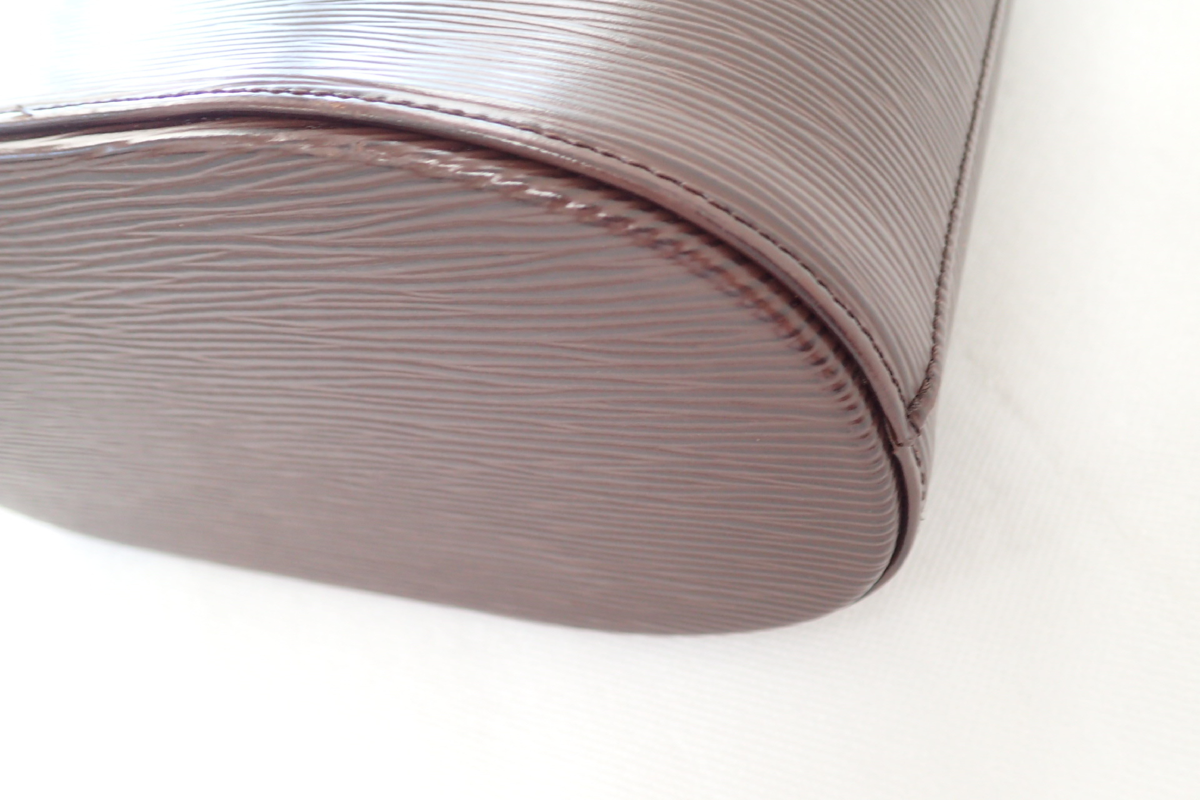 Epi Verseau Shoulder Bag — view 9