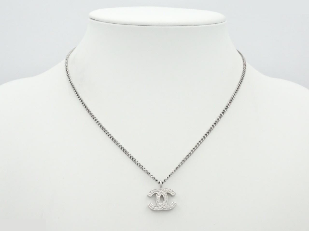 Necklace with Coco Mark design, silver chain, approximately 42cm. — view 3