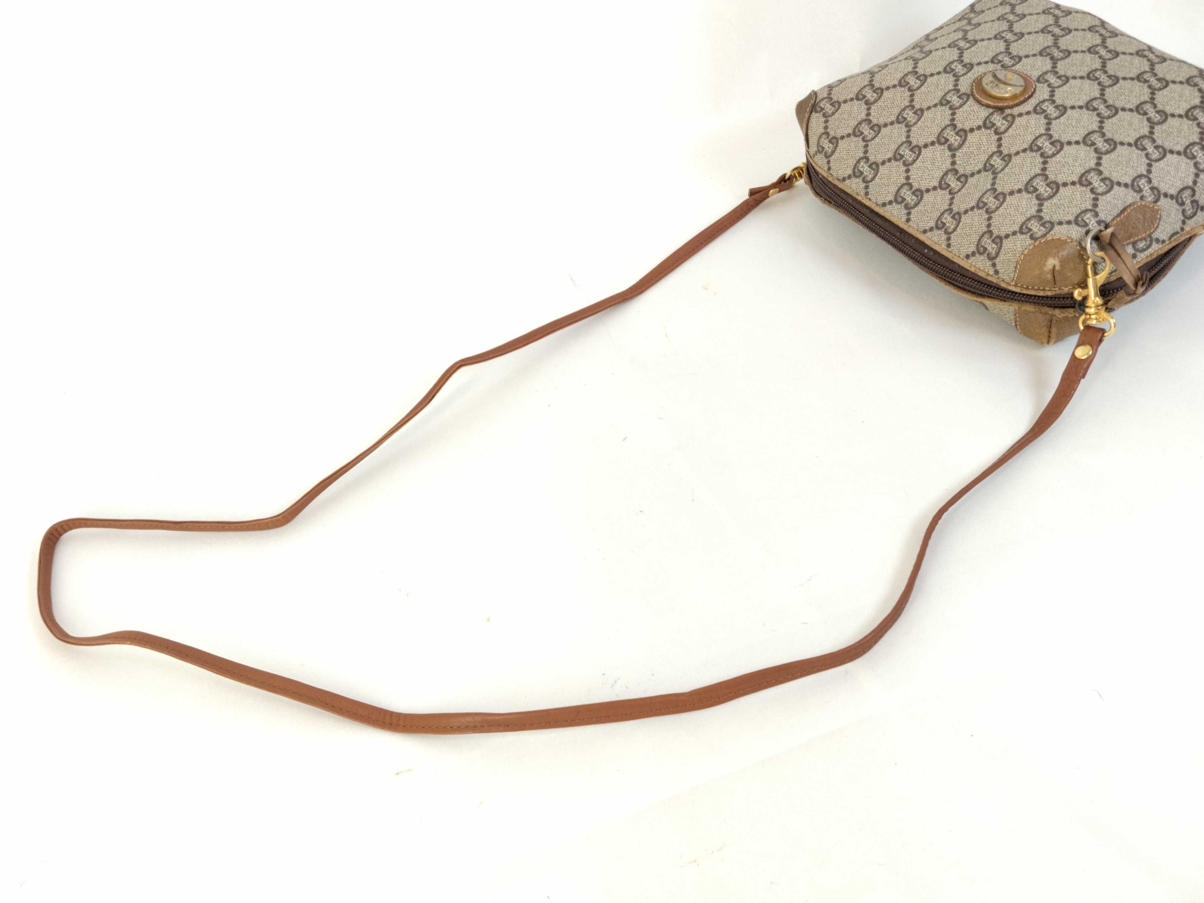 GG Supreme Gucci Plus Shoulder Bag — view 3