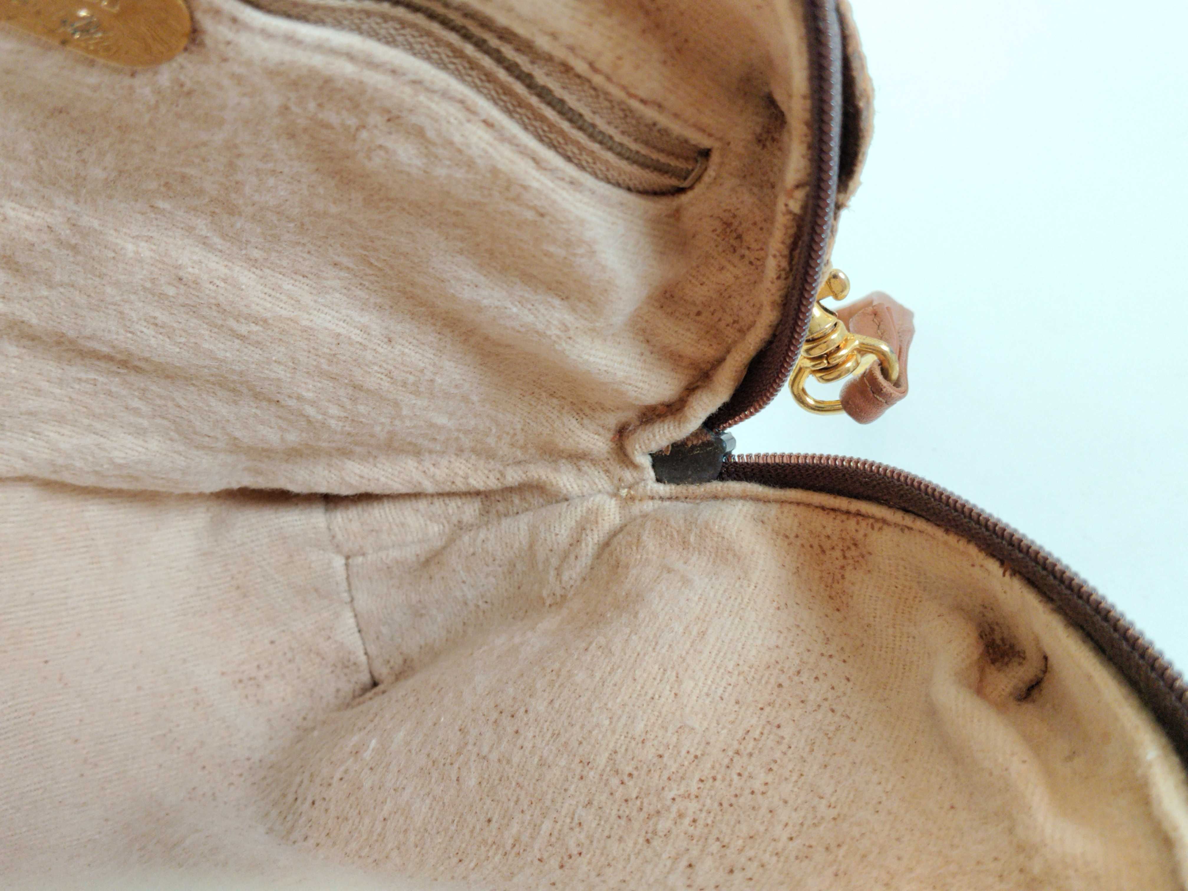 GG Supreme Gucci Plus Shoulder Bag — view 10