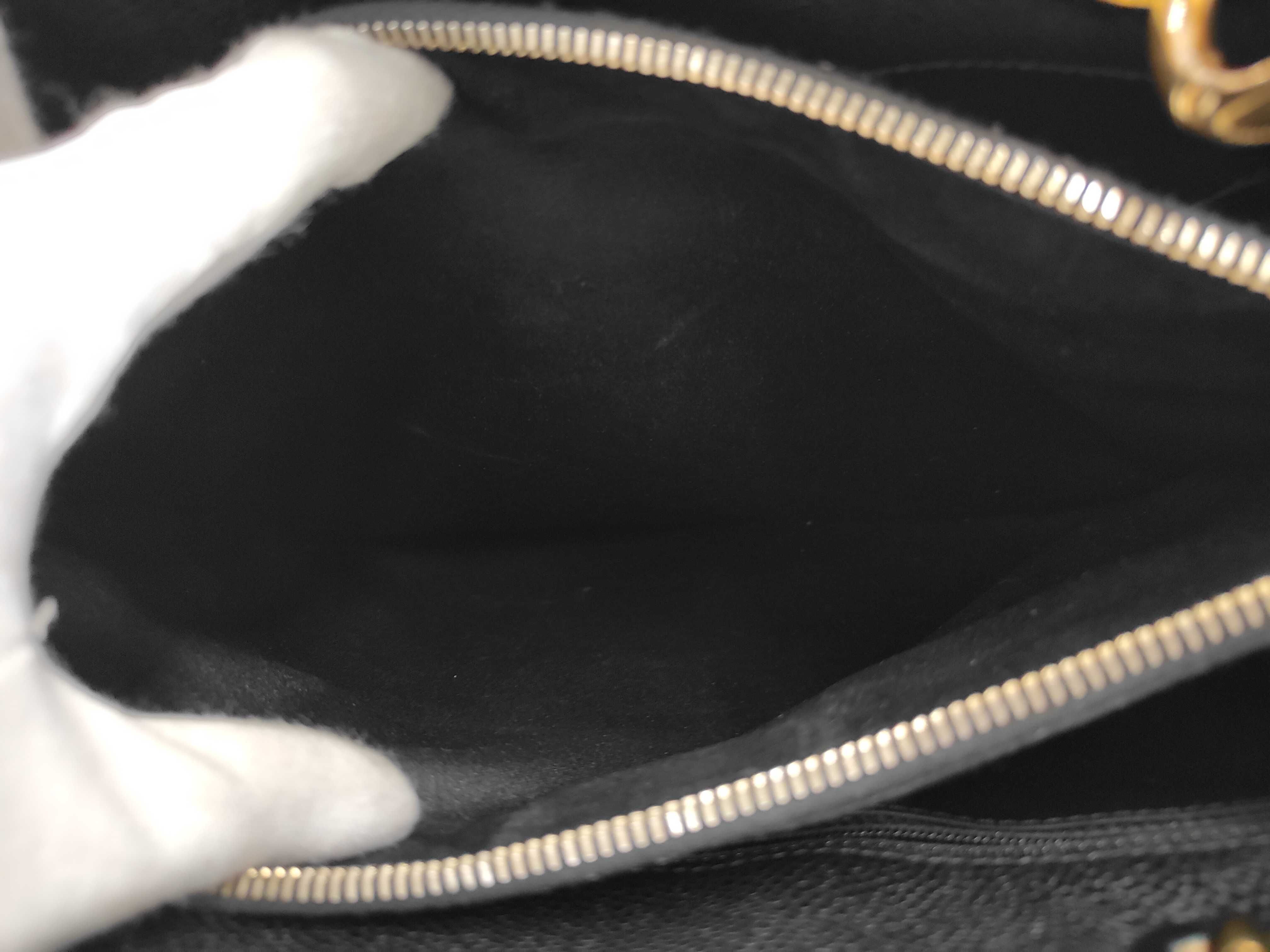 GST Tote Bag, Caviar Leather, Black with Gold Hardware, A50995 19447762 (Tote Bag) — view 10