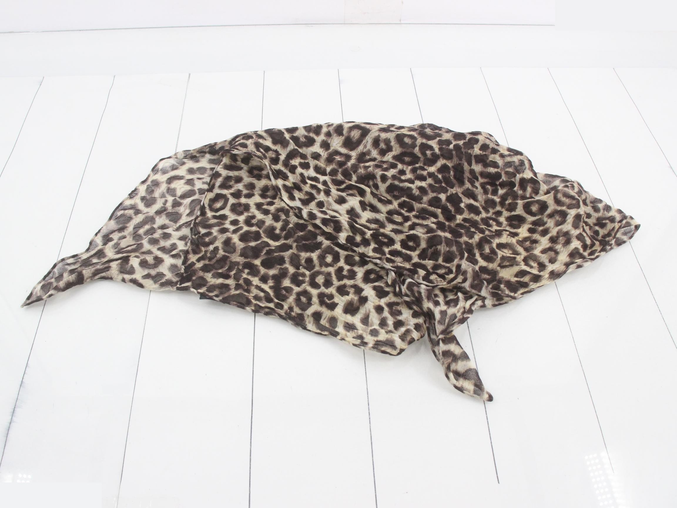 Scarf with tag — view 2