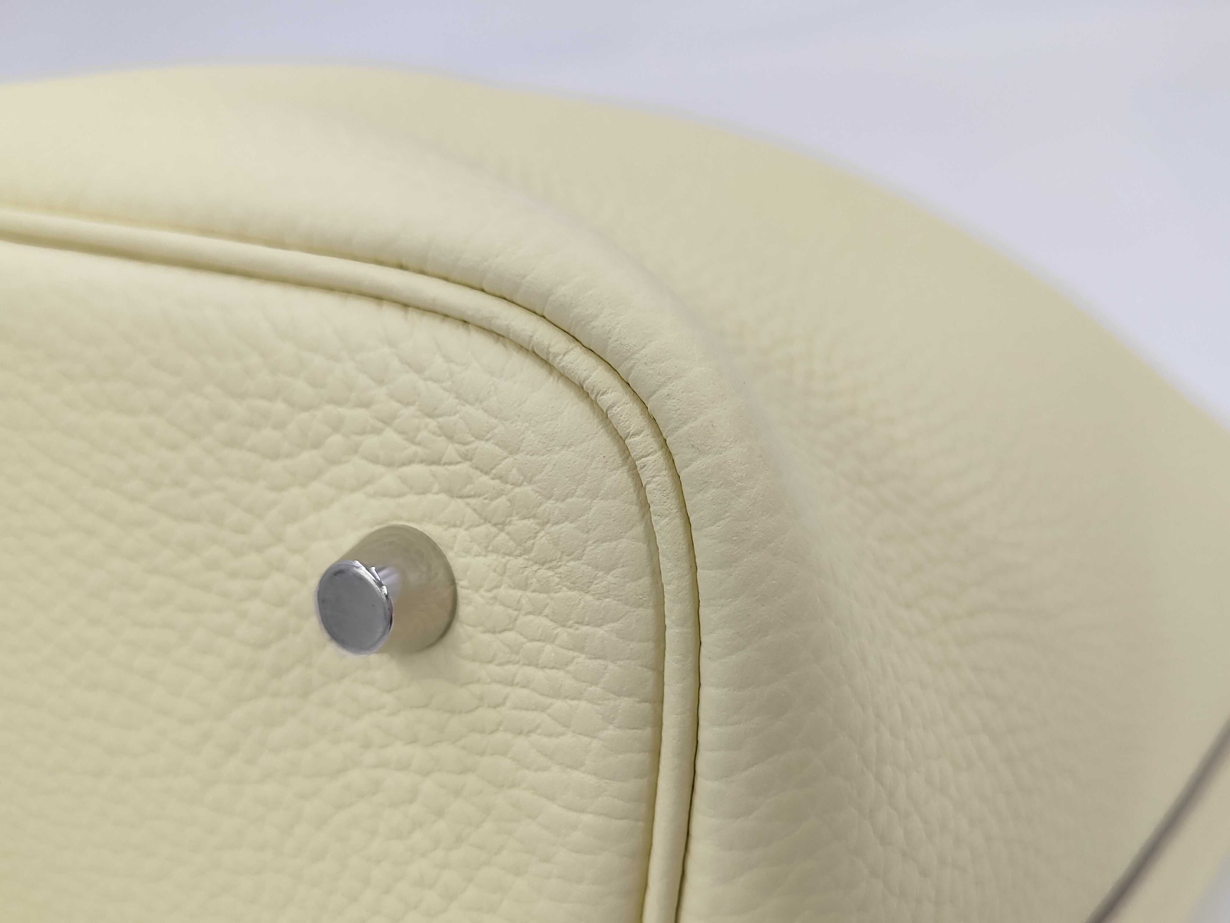 Picotin Lock MM Taurillon Clemence Leather, Jaune Milton, Silver Hardware, W Stamp, Handbag — view 3