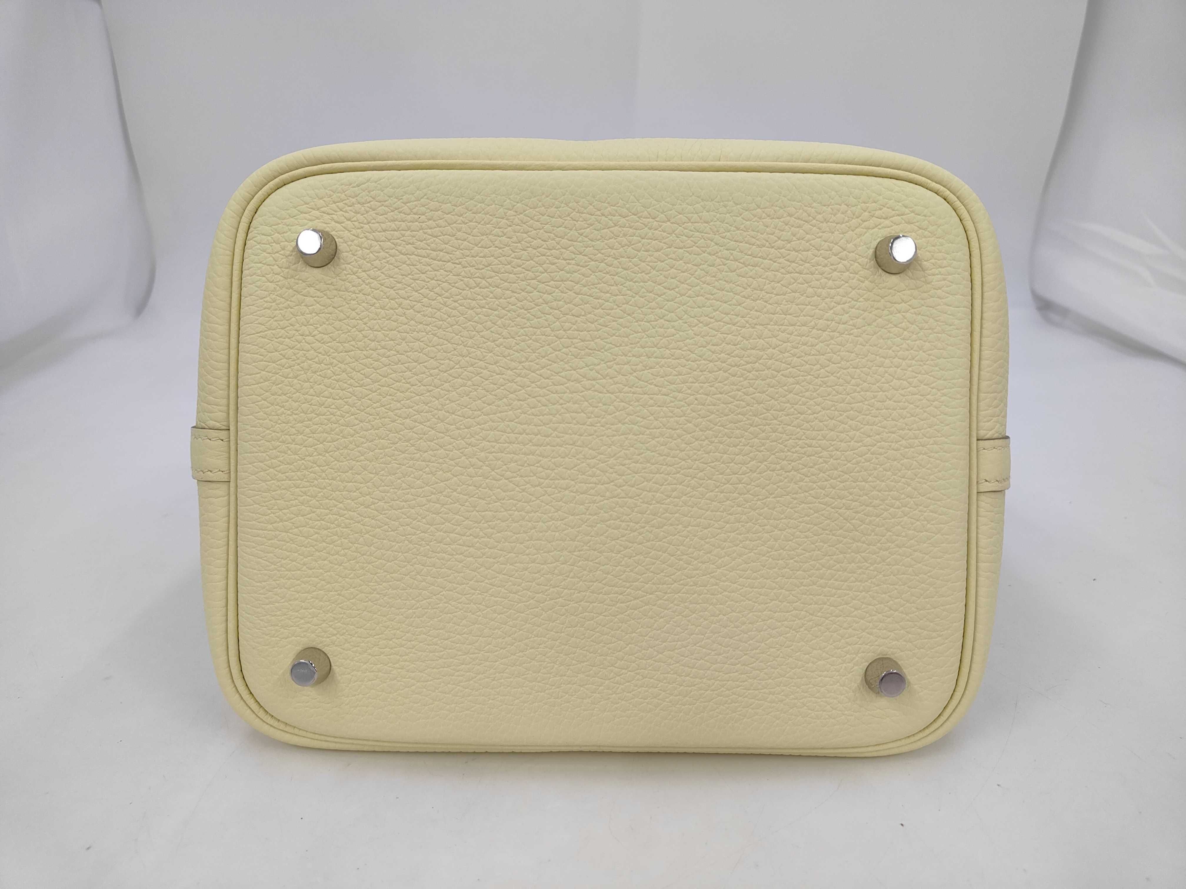 Picotin Lock MM Taurillon Clemence Leather, Jaune Milton, Silver Hardware, W Stamp, Handbag — view 4
