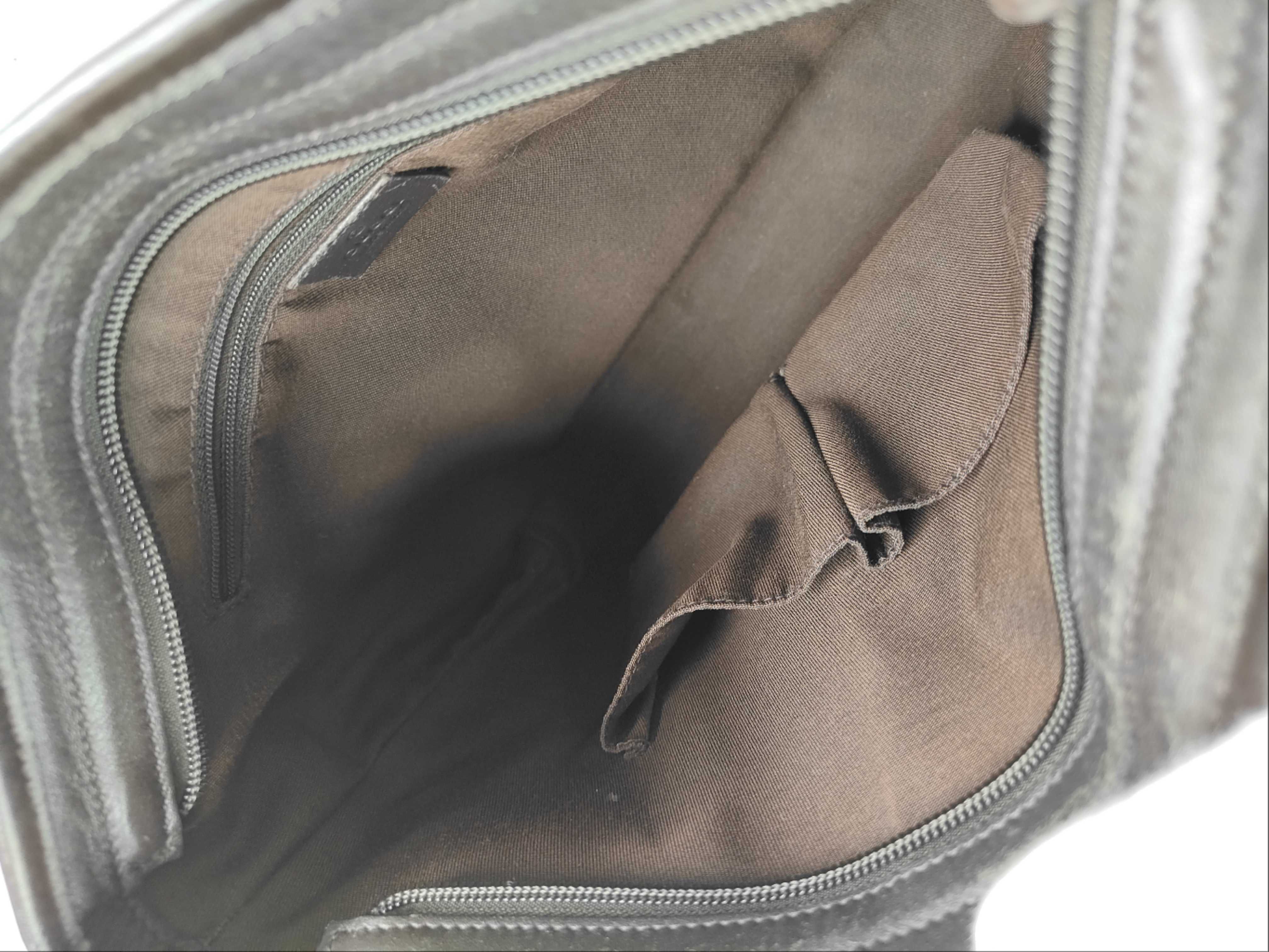 GG Supreme Shoulder Bag — view 11