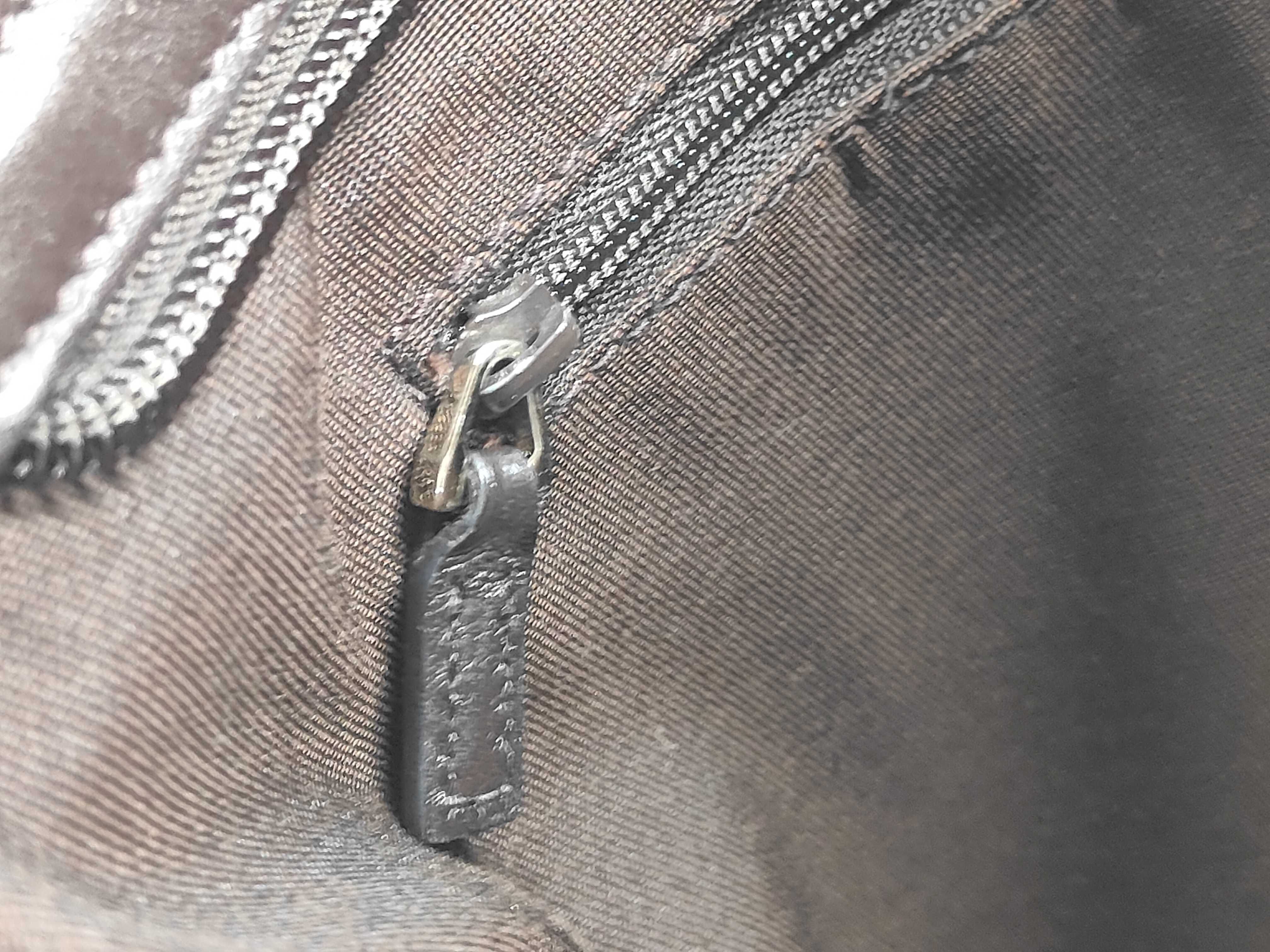 GG Supreme Shoulder Bag — view 14