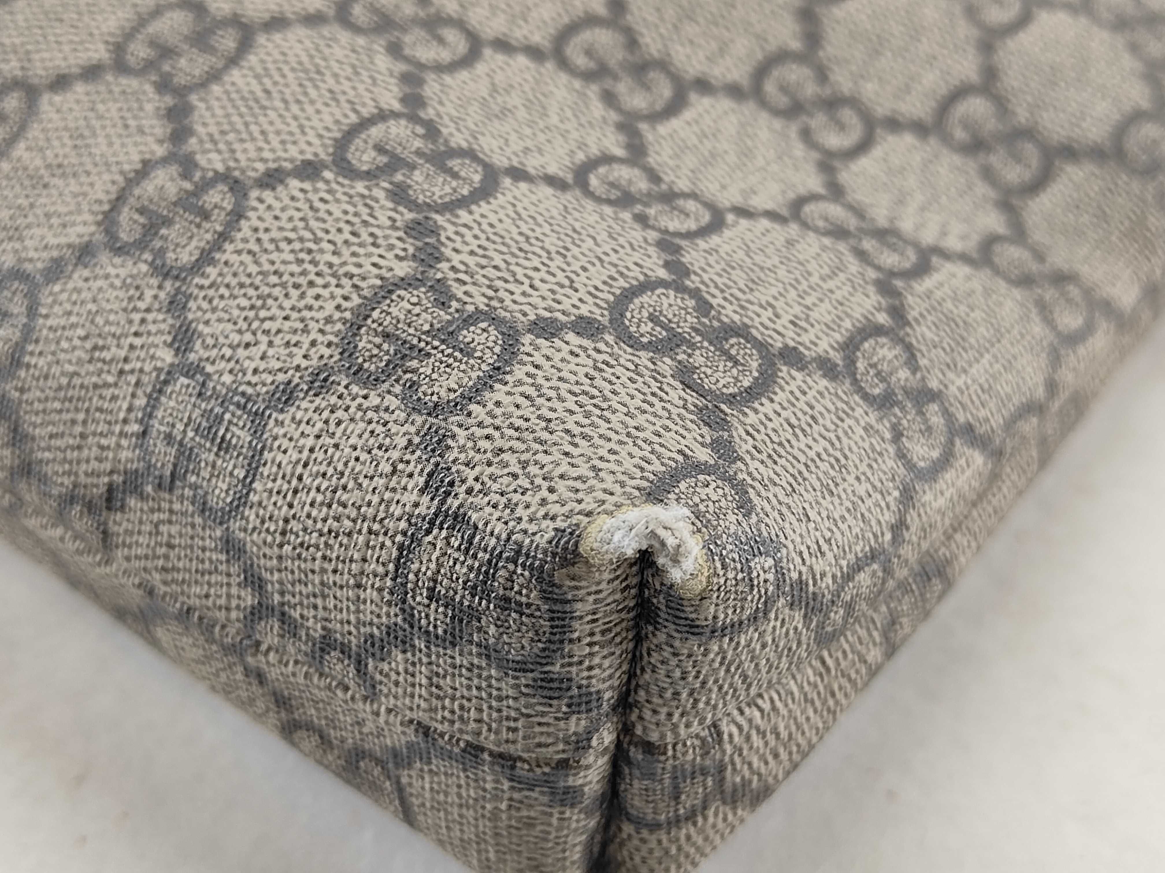 GG Supreme Shoulder Bag — view 8