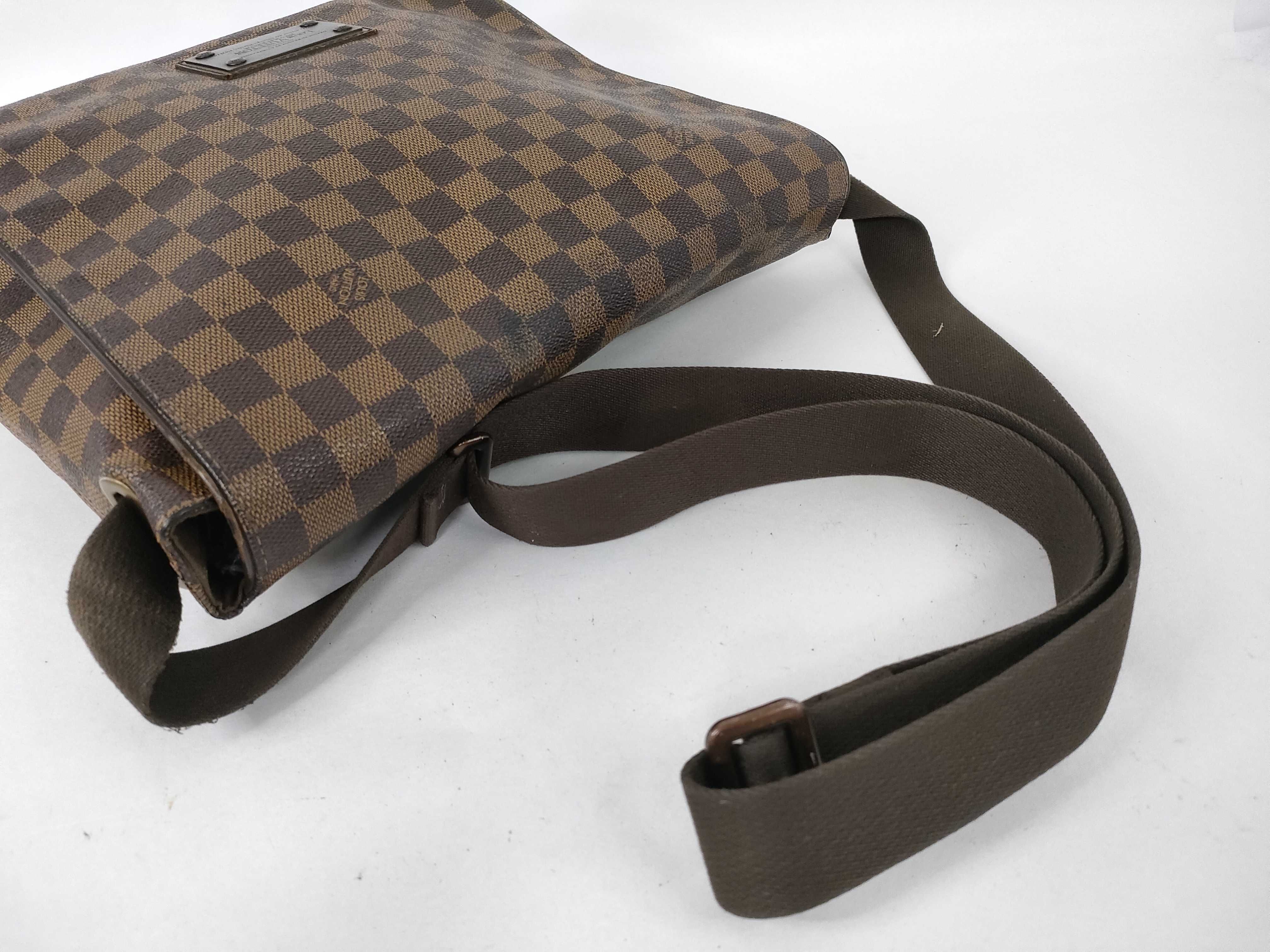 Damier Louis Vuitton Triomphe Medium Folco Shoulder Bag — view 3