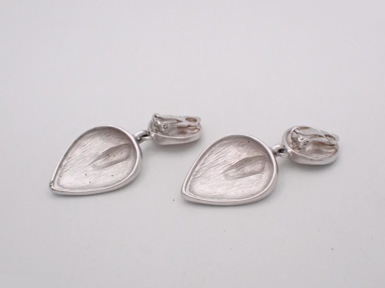 Other lines: Precious metals and earrings — view 2