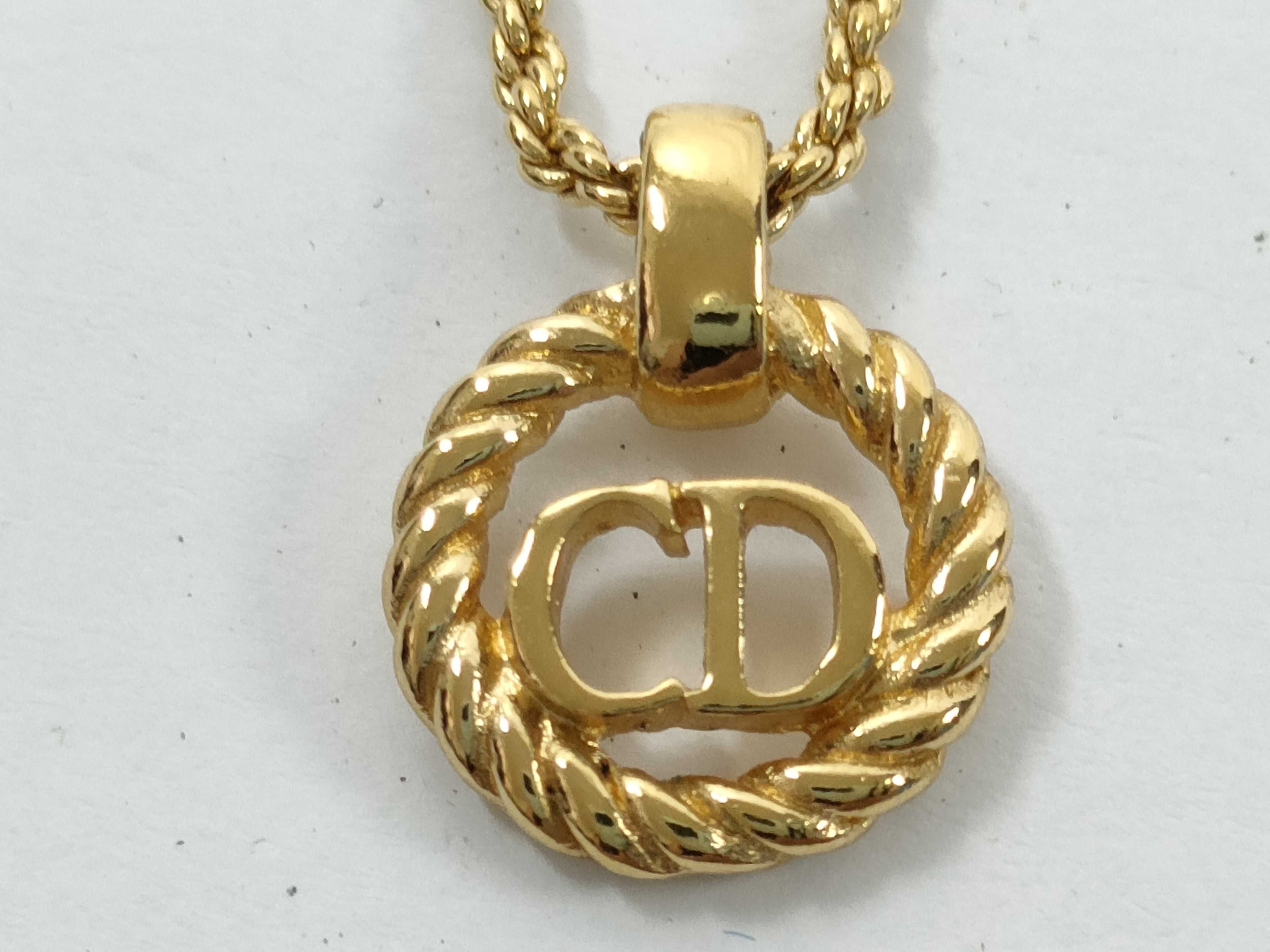necklace — view 2