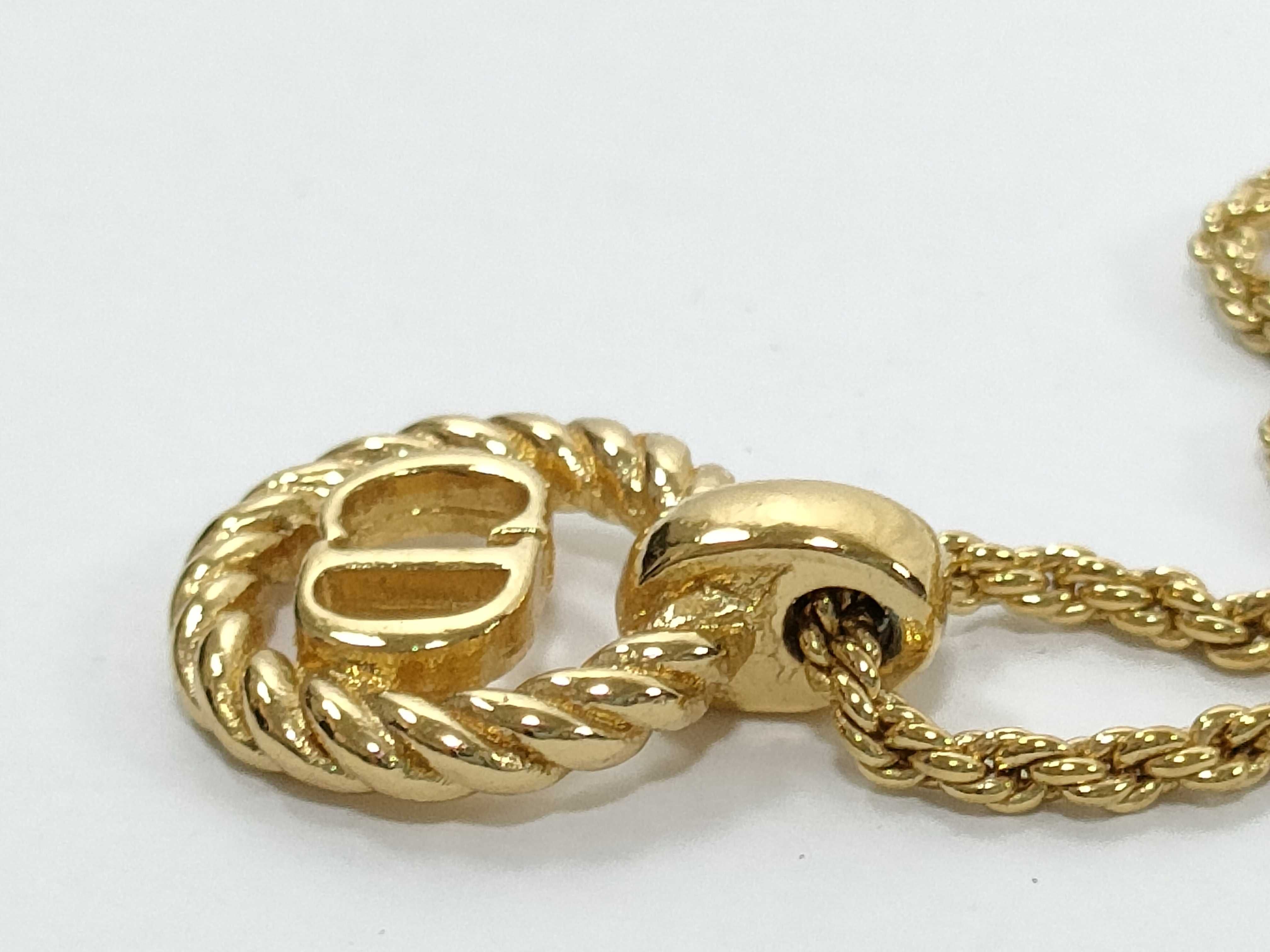 necklace — view 3