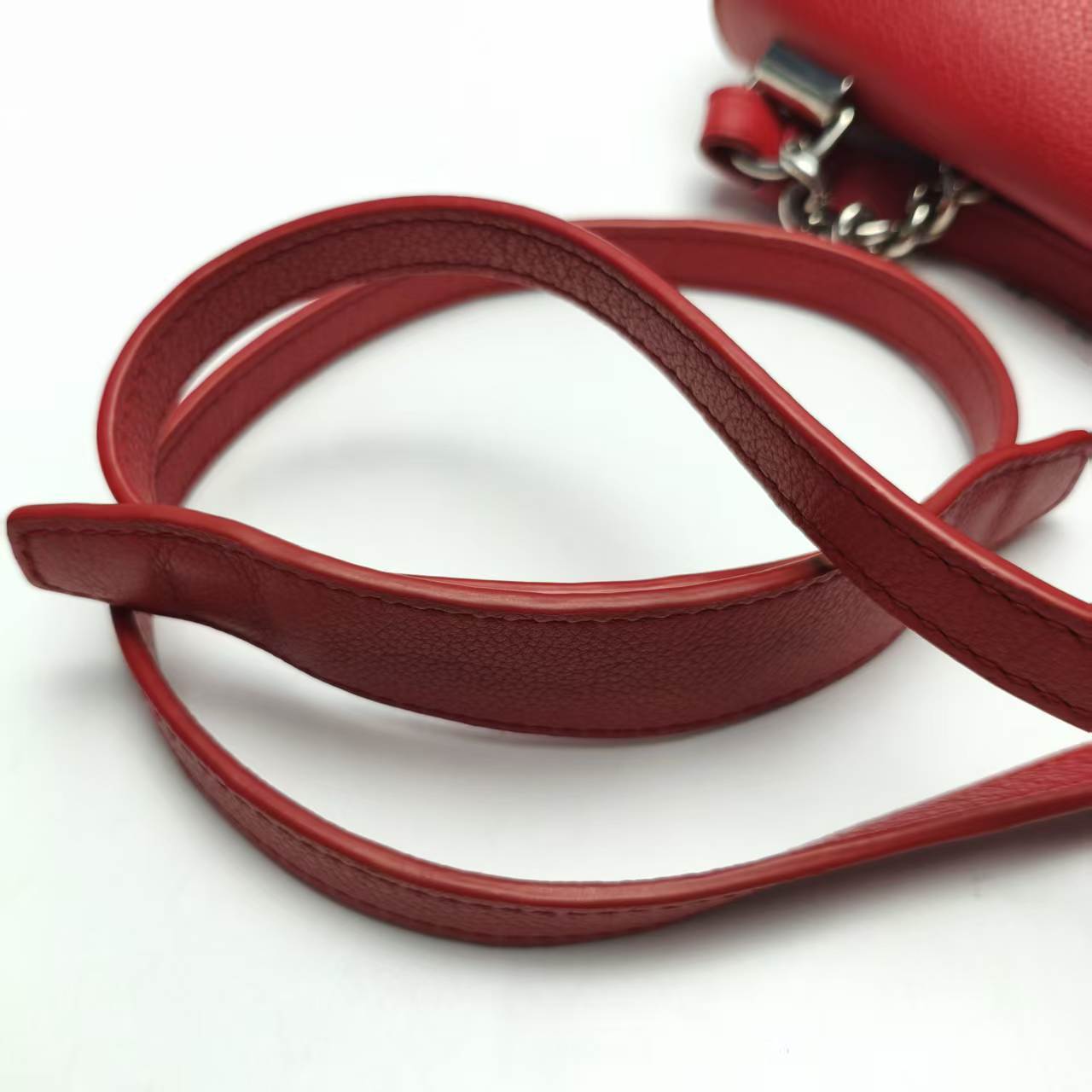 【*Shipped from: China*】LOUIS VUITTON Lockme Leather Shoulder Bag — view 11