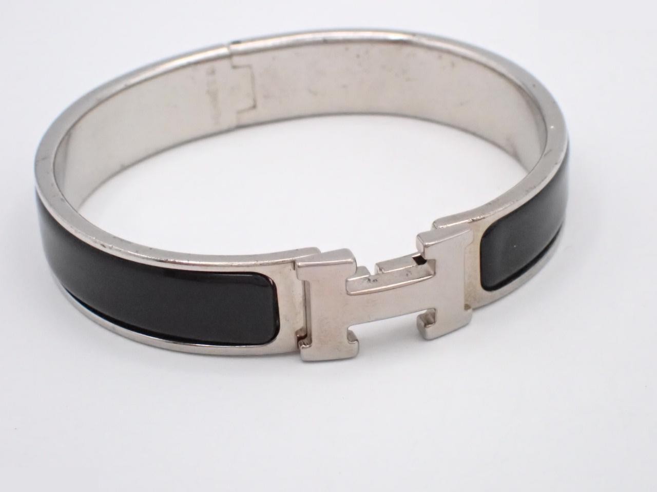 Silver click-crack bangle, wrist circumference approximately 16cm — view 3