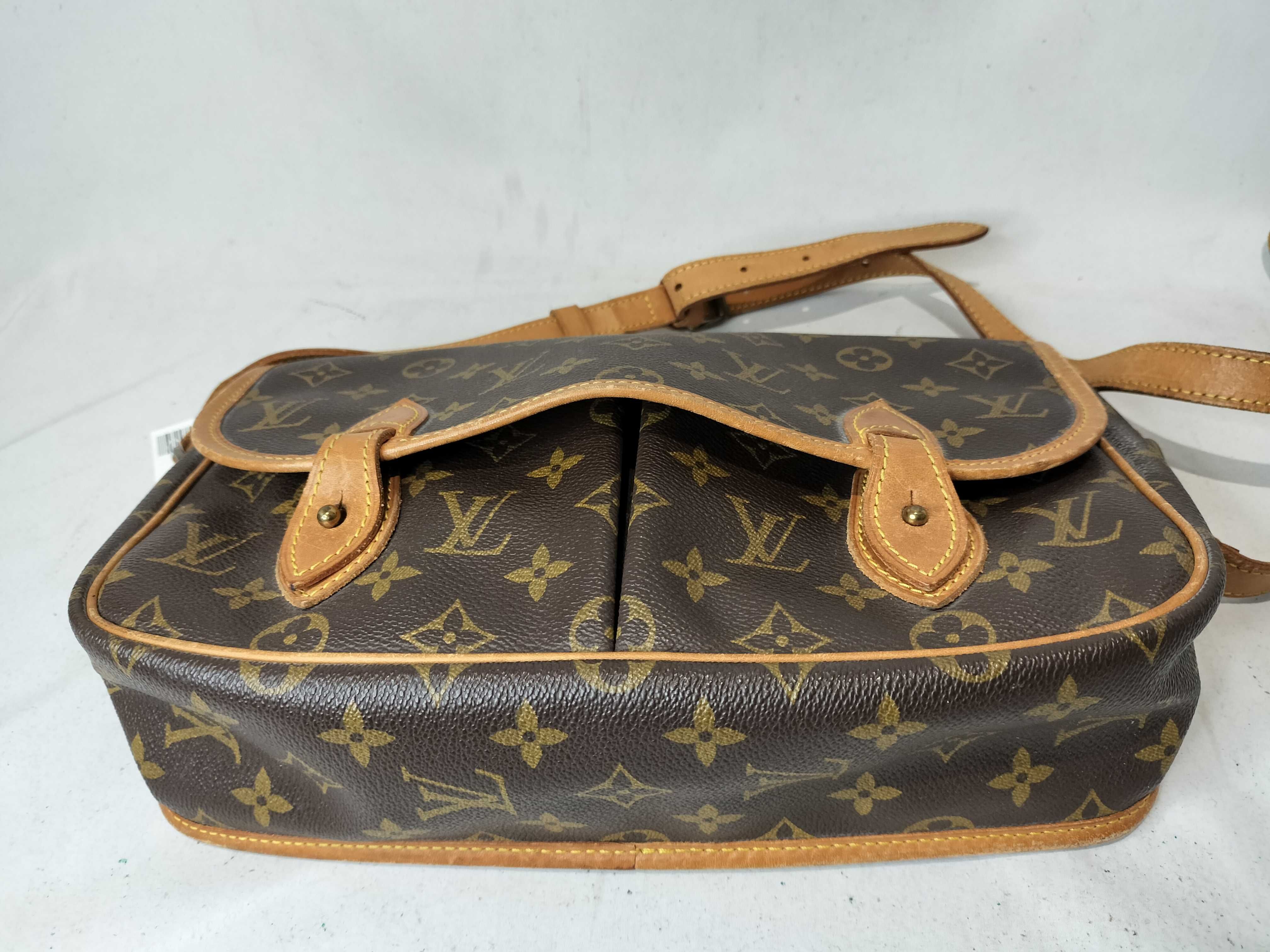 Monogram M42247 MM Gibecière Shoulder Bag — view 7