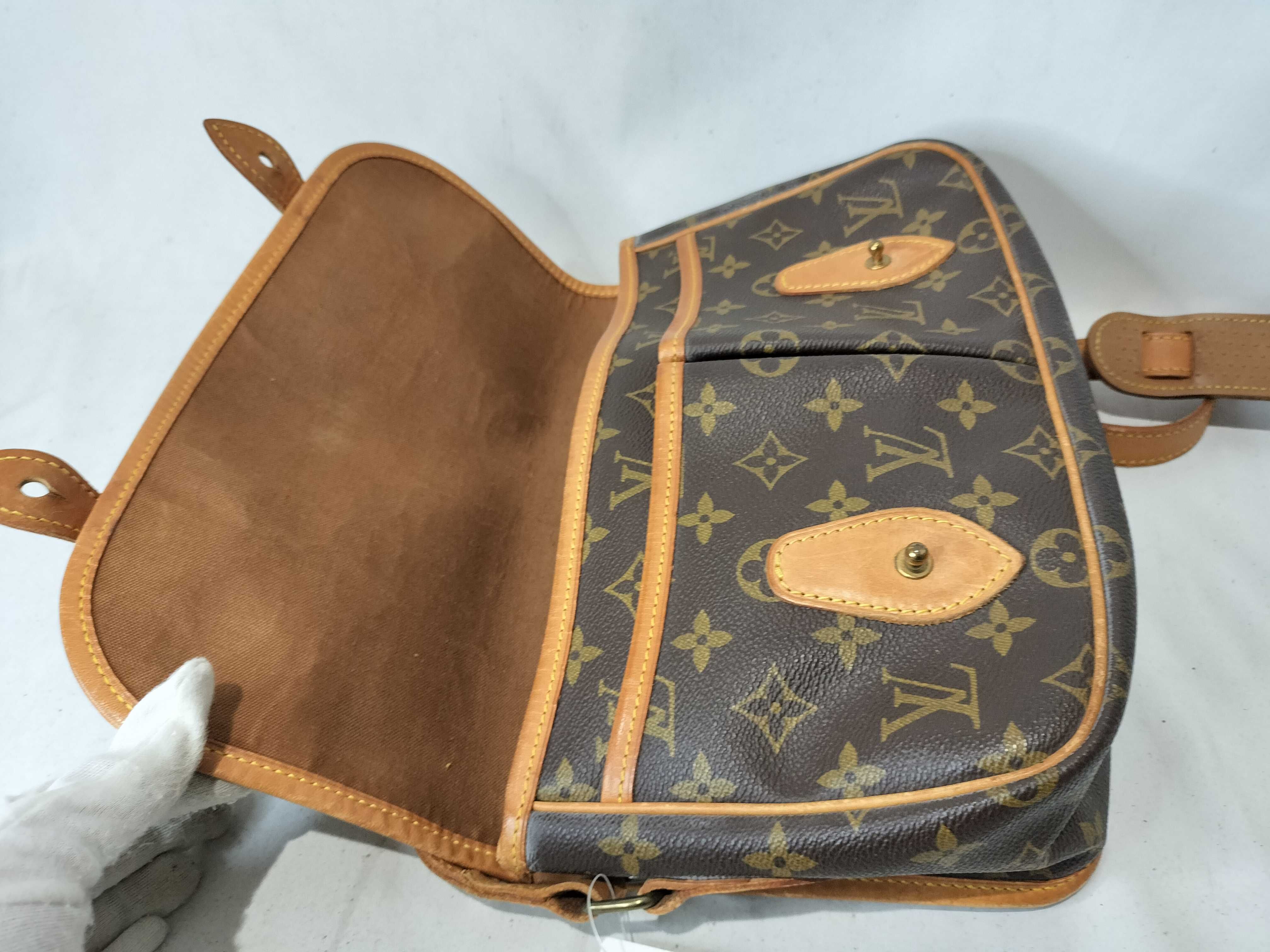 Monogram M42247 MM Gibecière Shoulder Bag — view 8