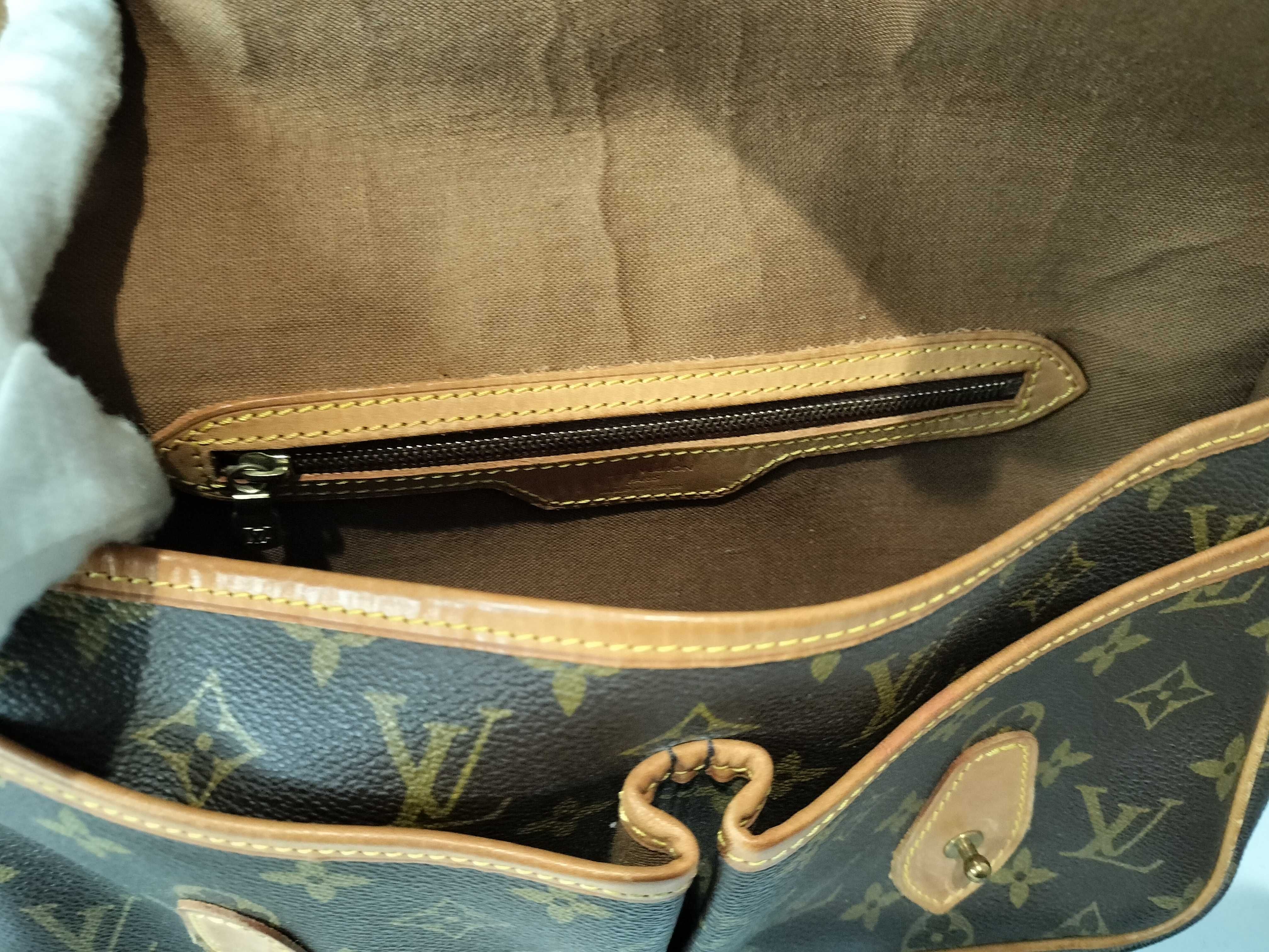 Monogram M42247 MM Gibecière Shoulder Bag — view 9